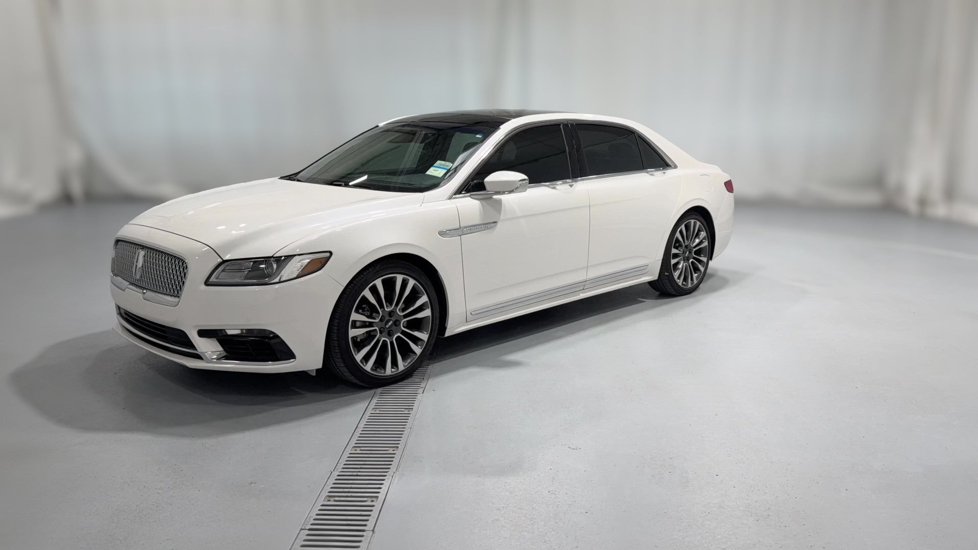 2017 Lincoln Continental vehicle photo