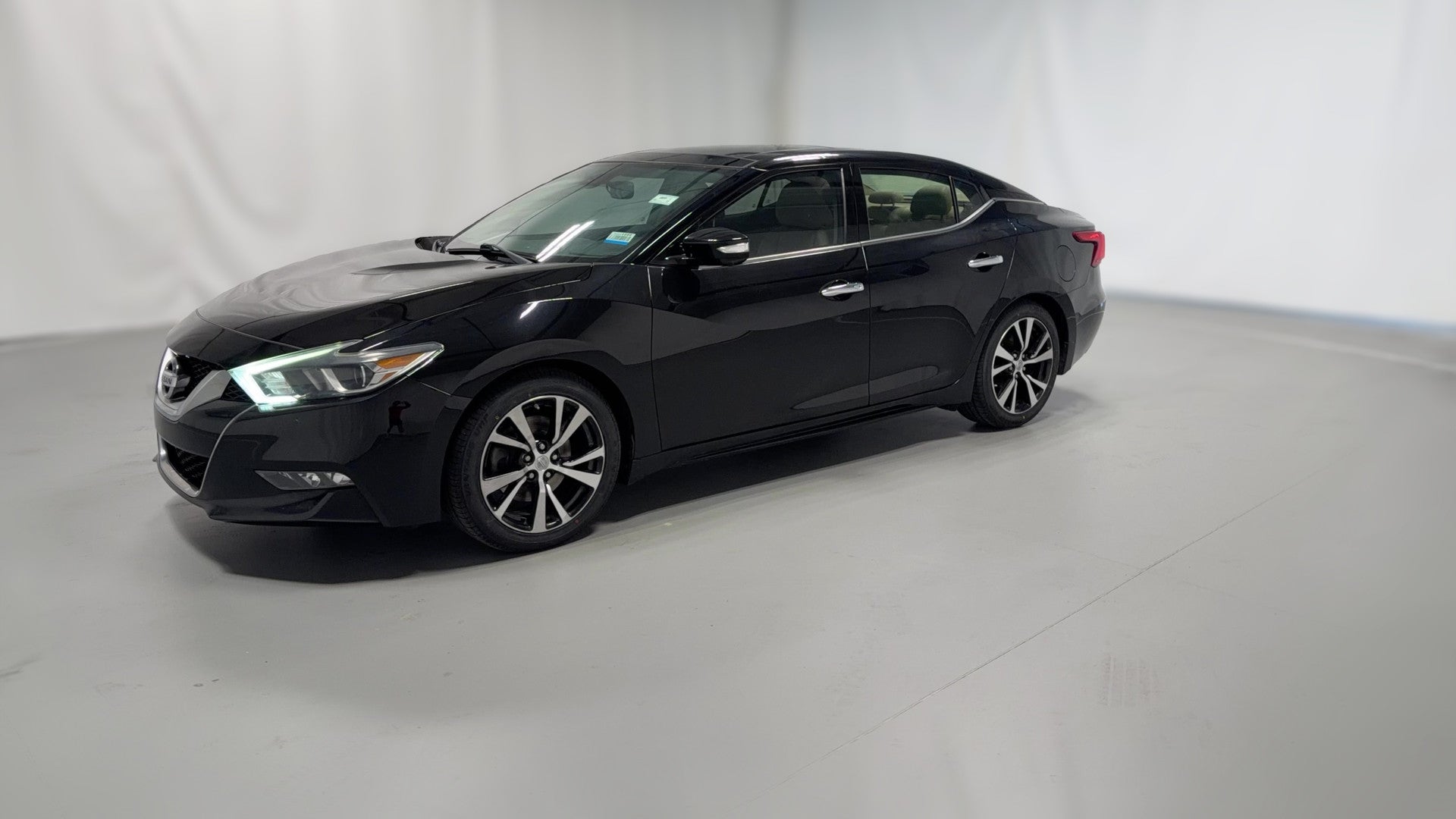 2017 Nissan Maxima vehicle photo