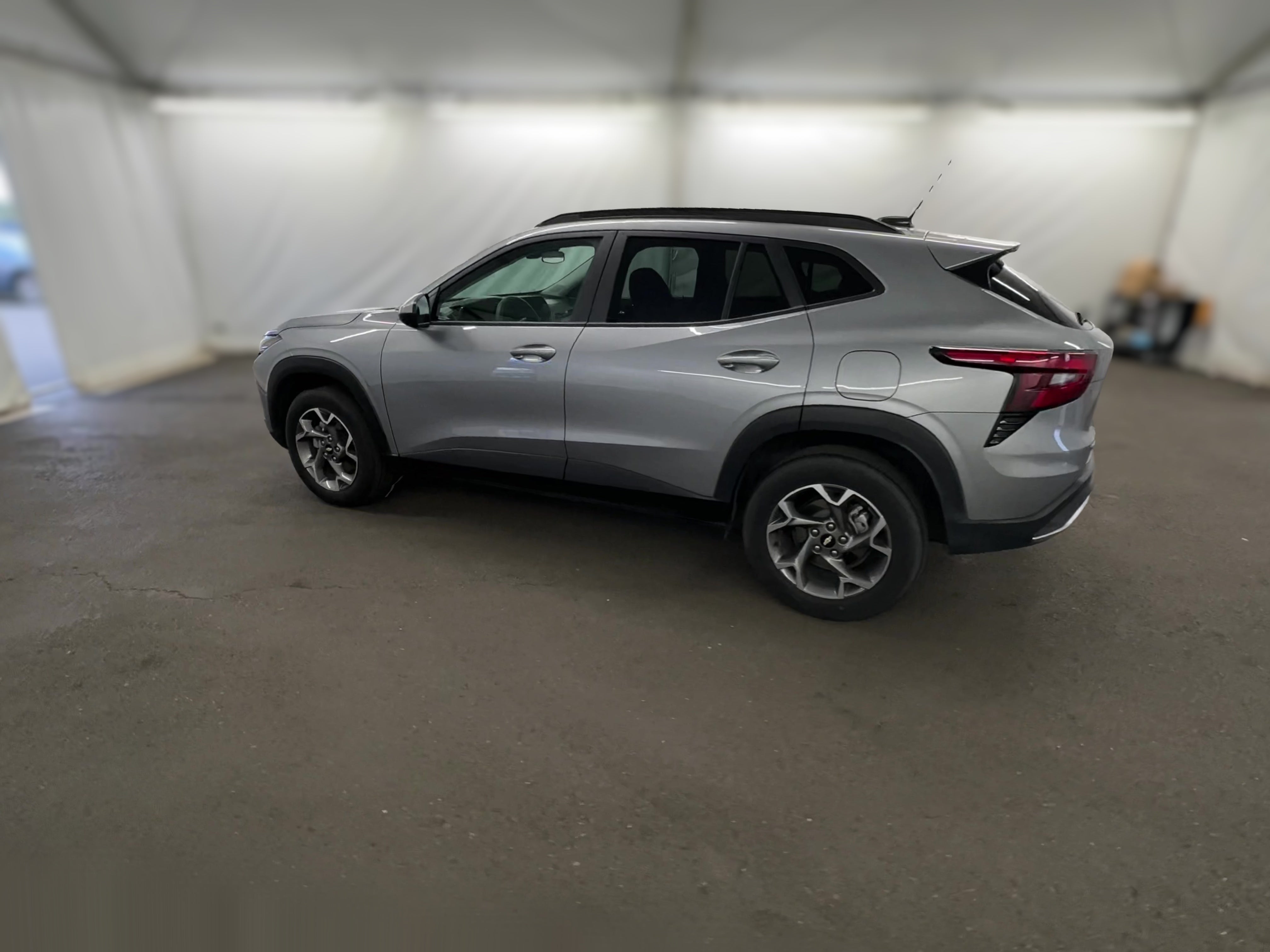 2025 Chevrolet Trax LT - Photo 31