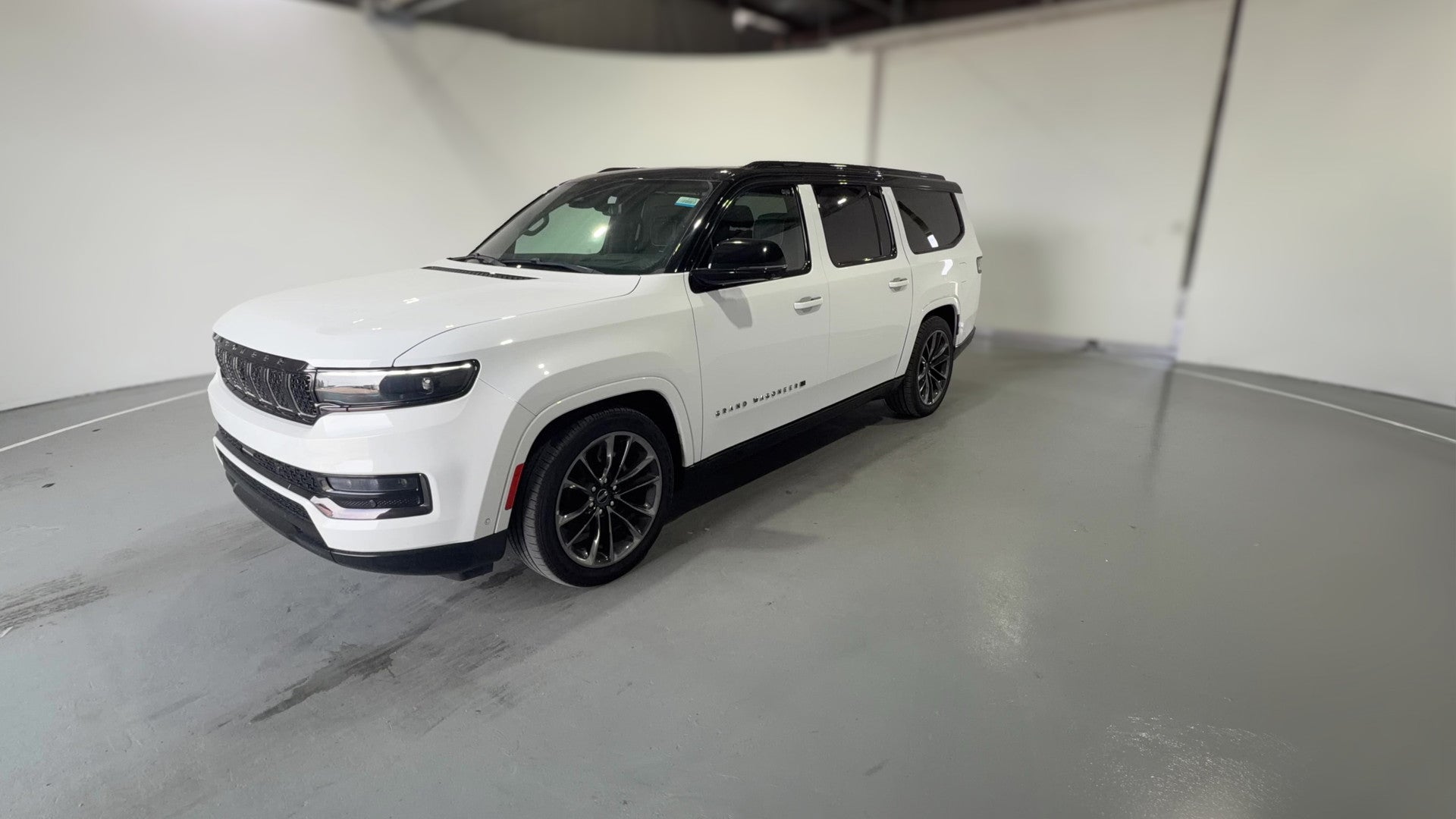 2024 Jeep Grand Wagoneer L vehicle photo