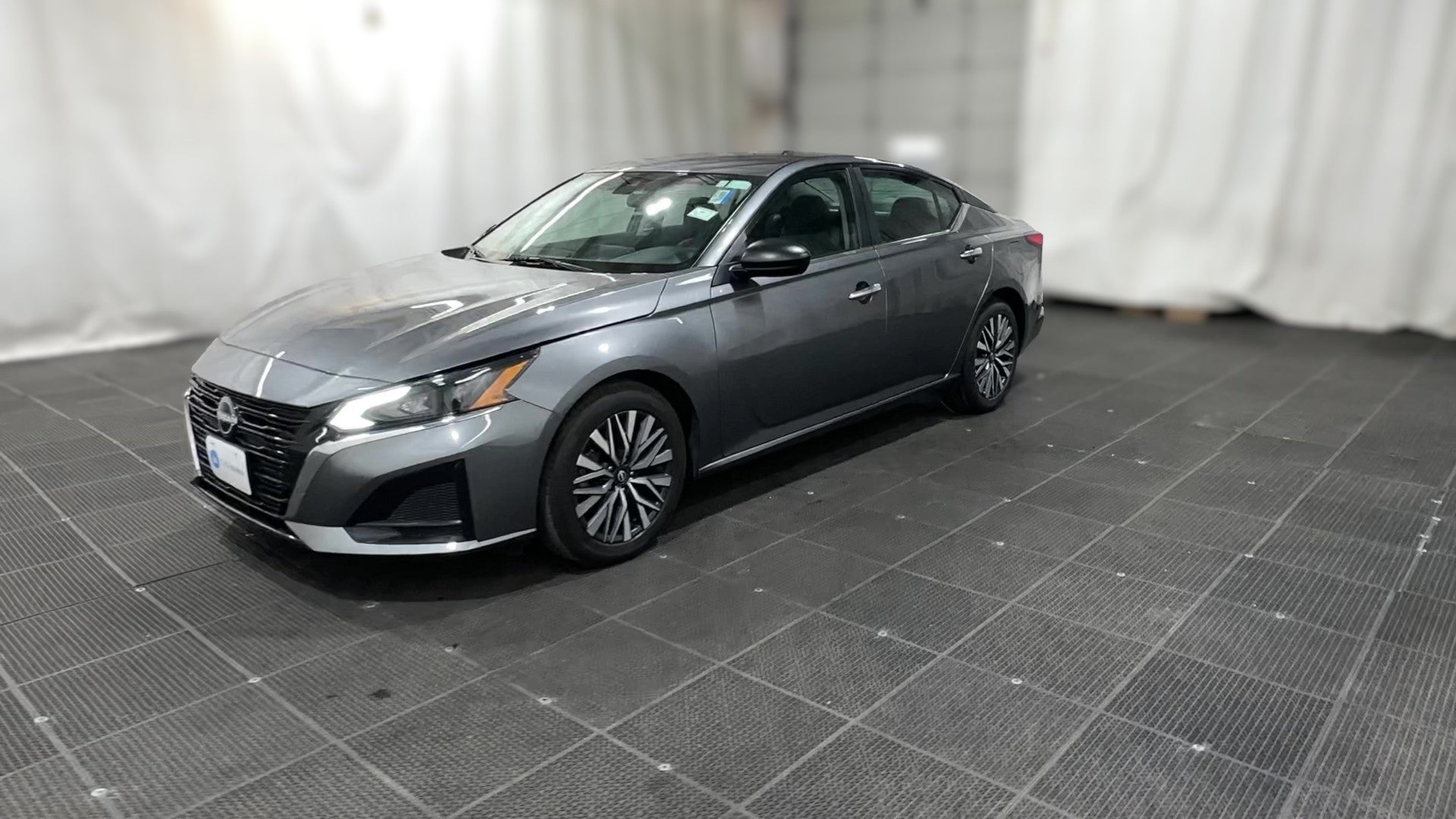 2025 Nissan Altima vehicle photo