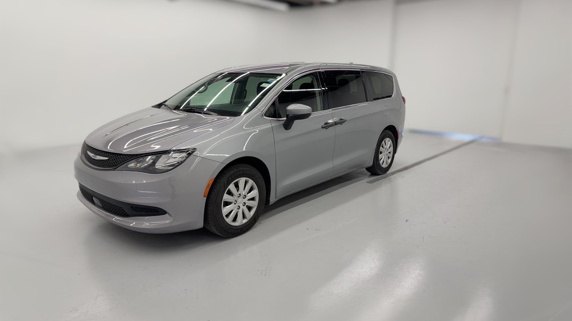 2021 Chrysler Voyager vehicle photo