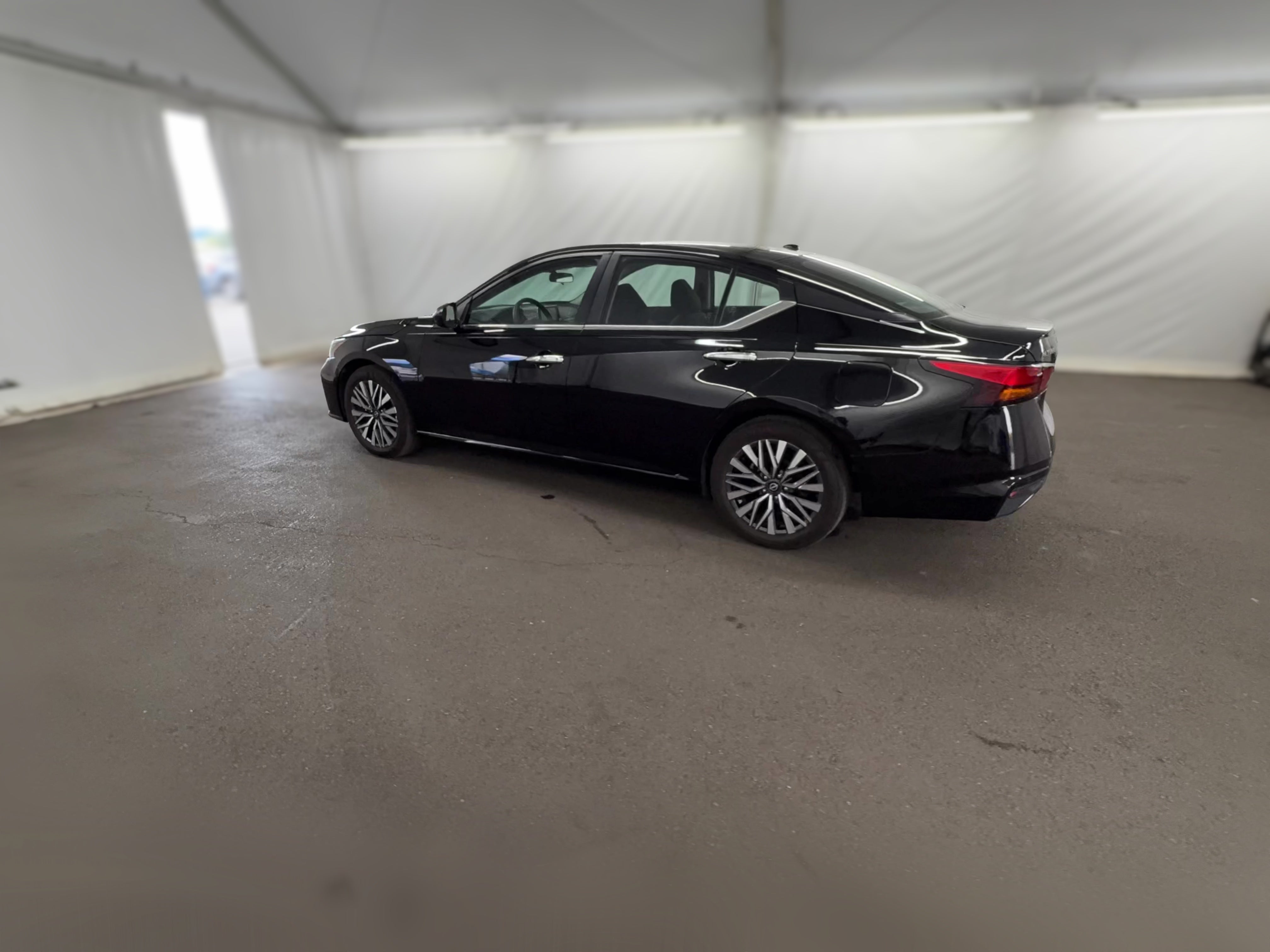 2025 Nissan Altima SV - Photo 32