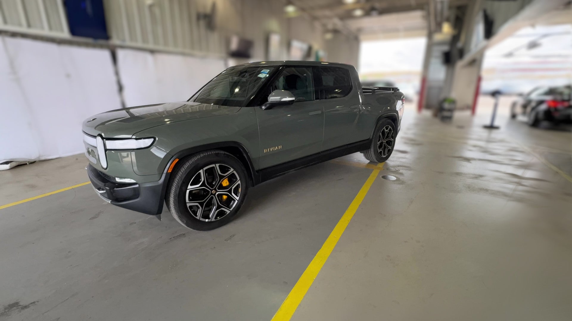 2022 Rivian R1T vehicle photo