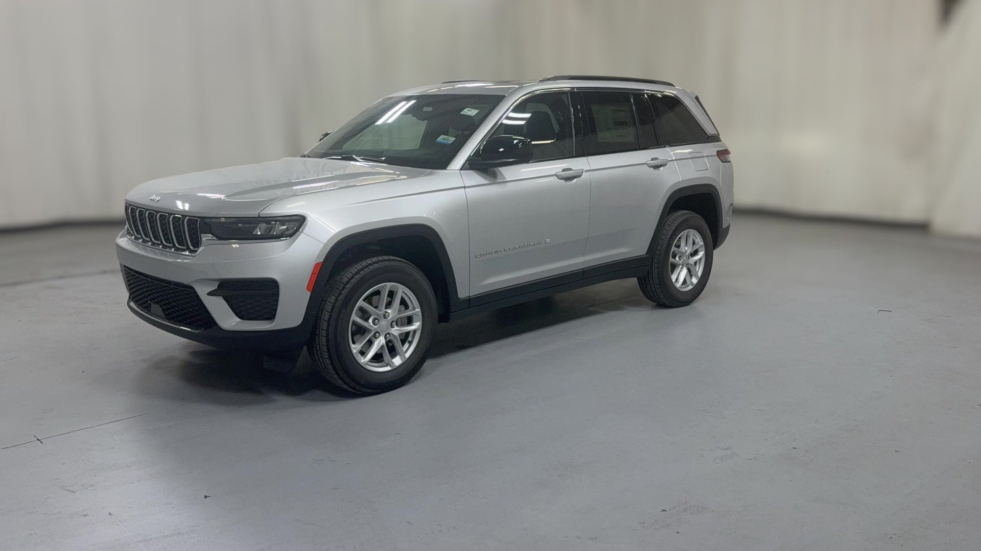 2026 Jeep Grand Cherokee vehicle photo