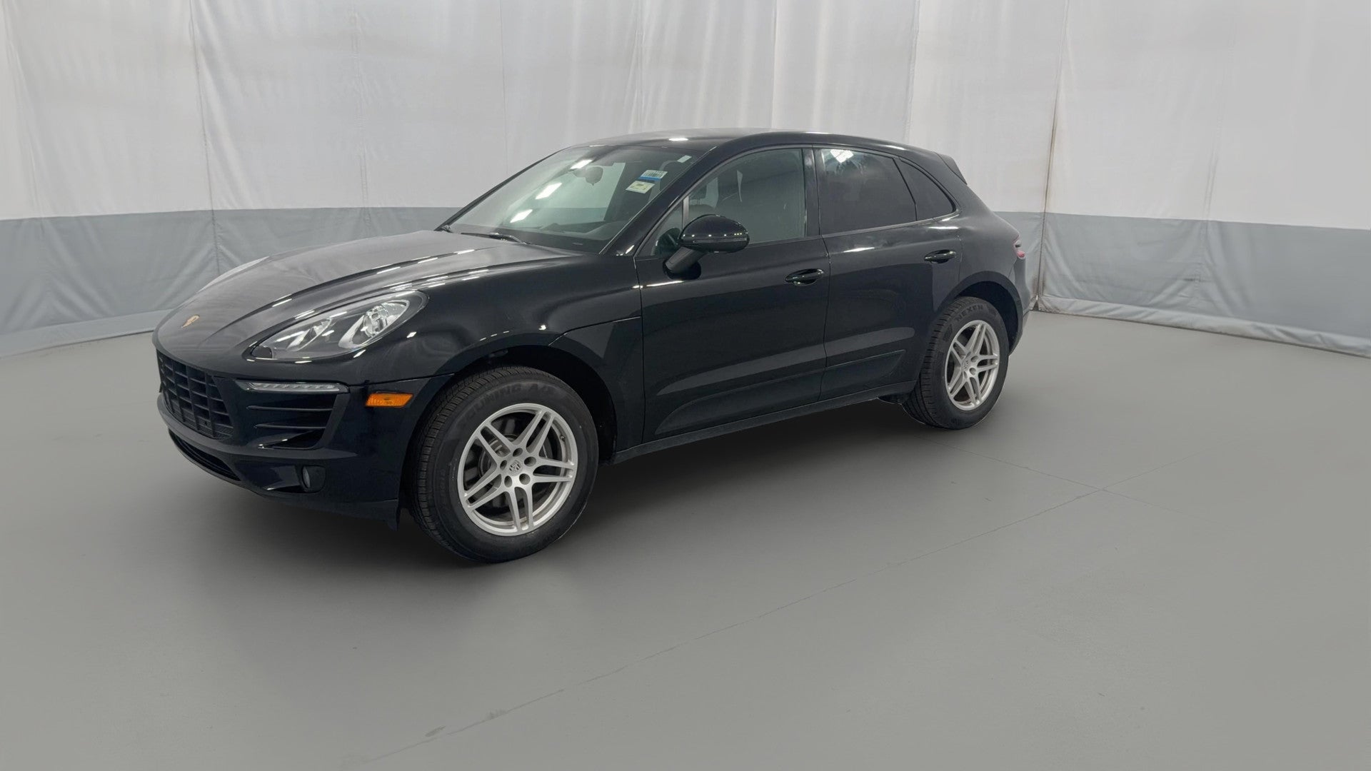 2018 Porsche Macan vehicle photo