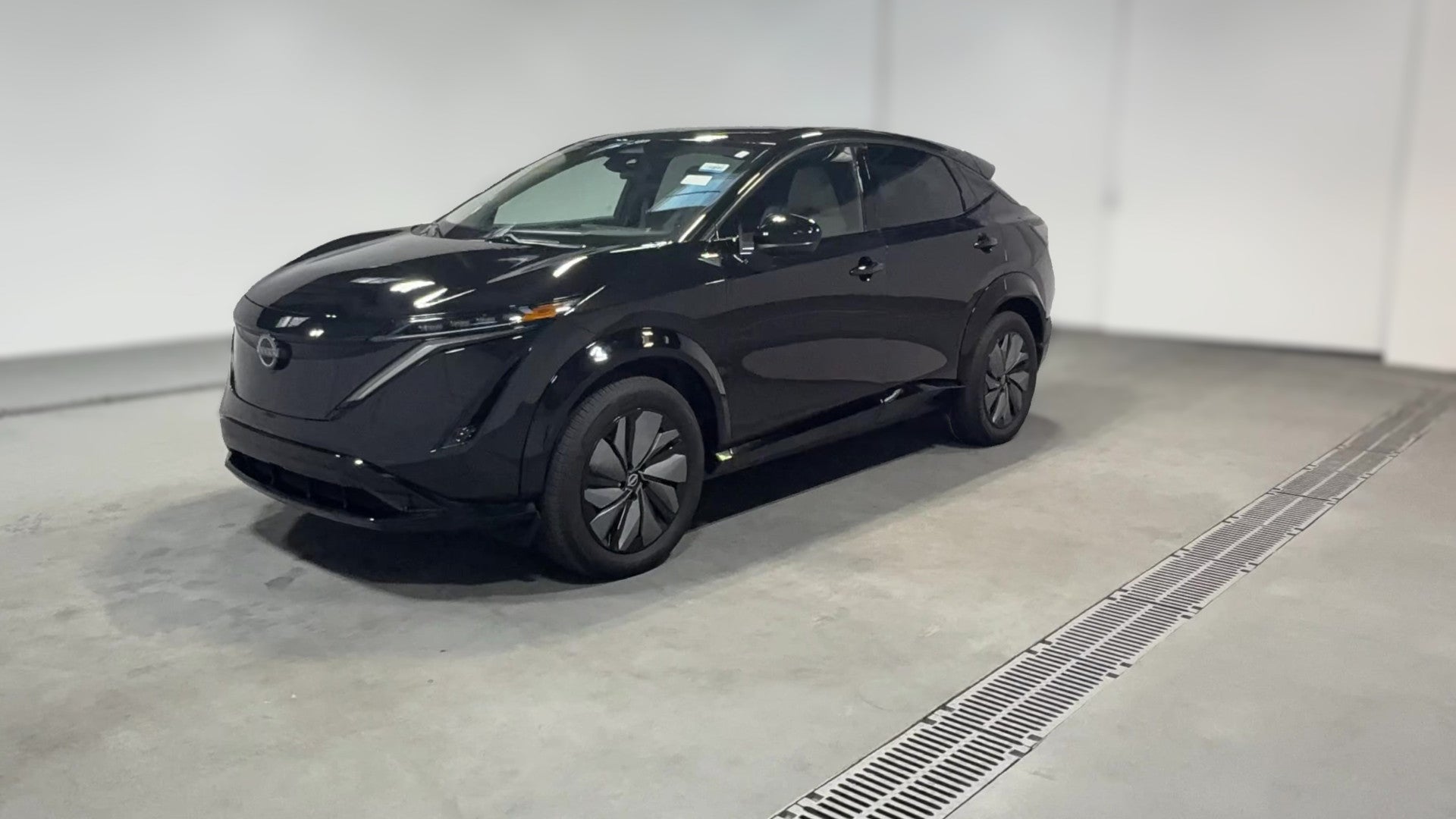 2025 Nissan ARIYA vehicle photo