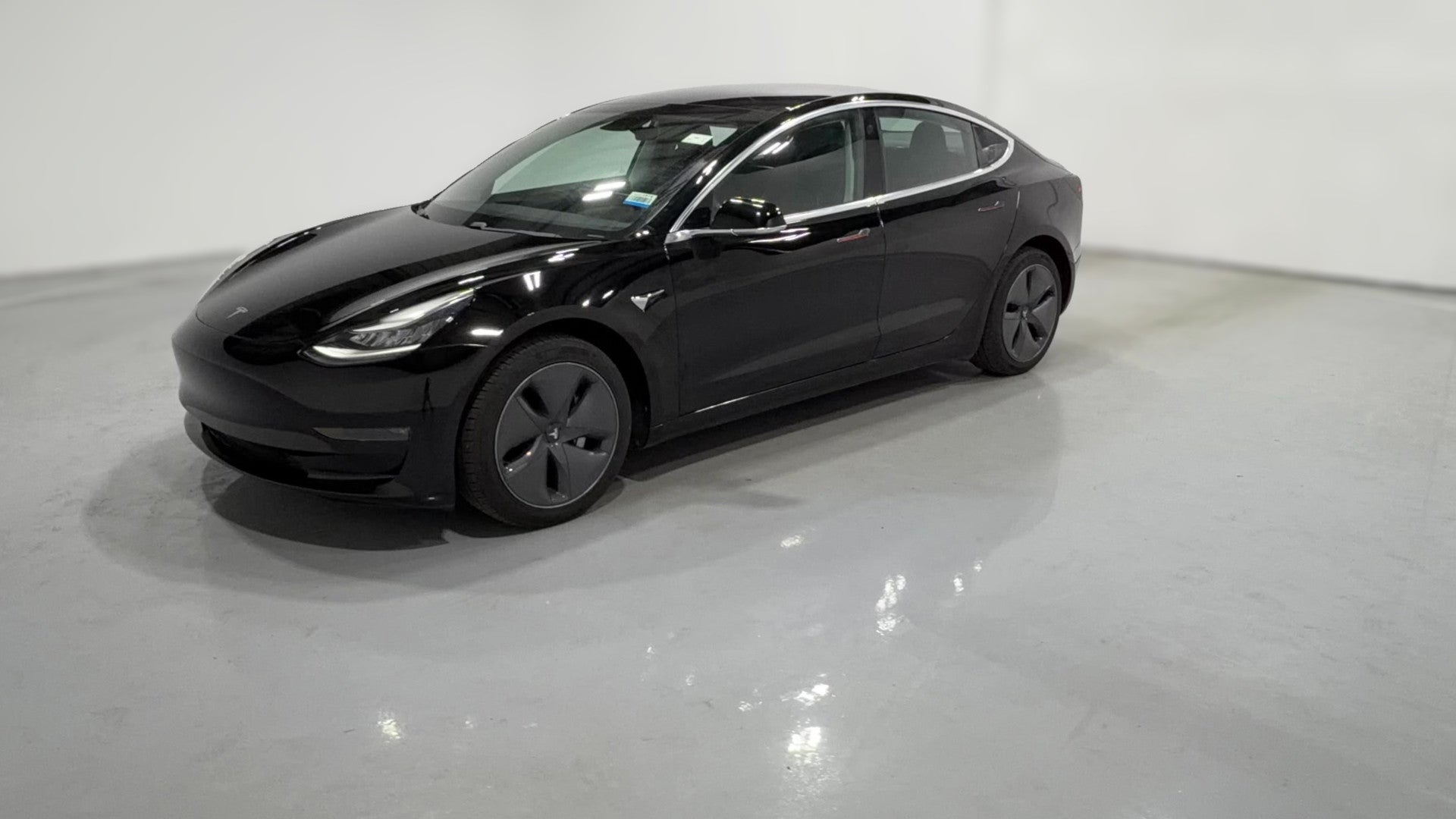 2018 Tesla Model 3 vehicle photo