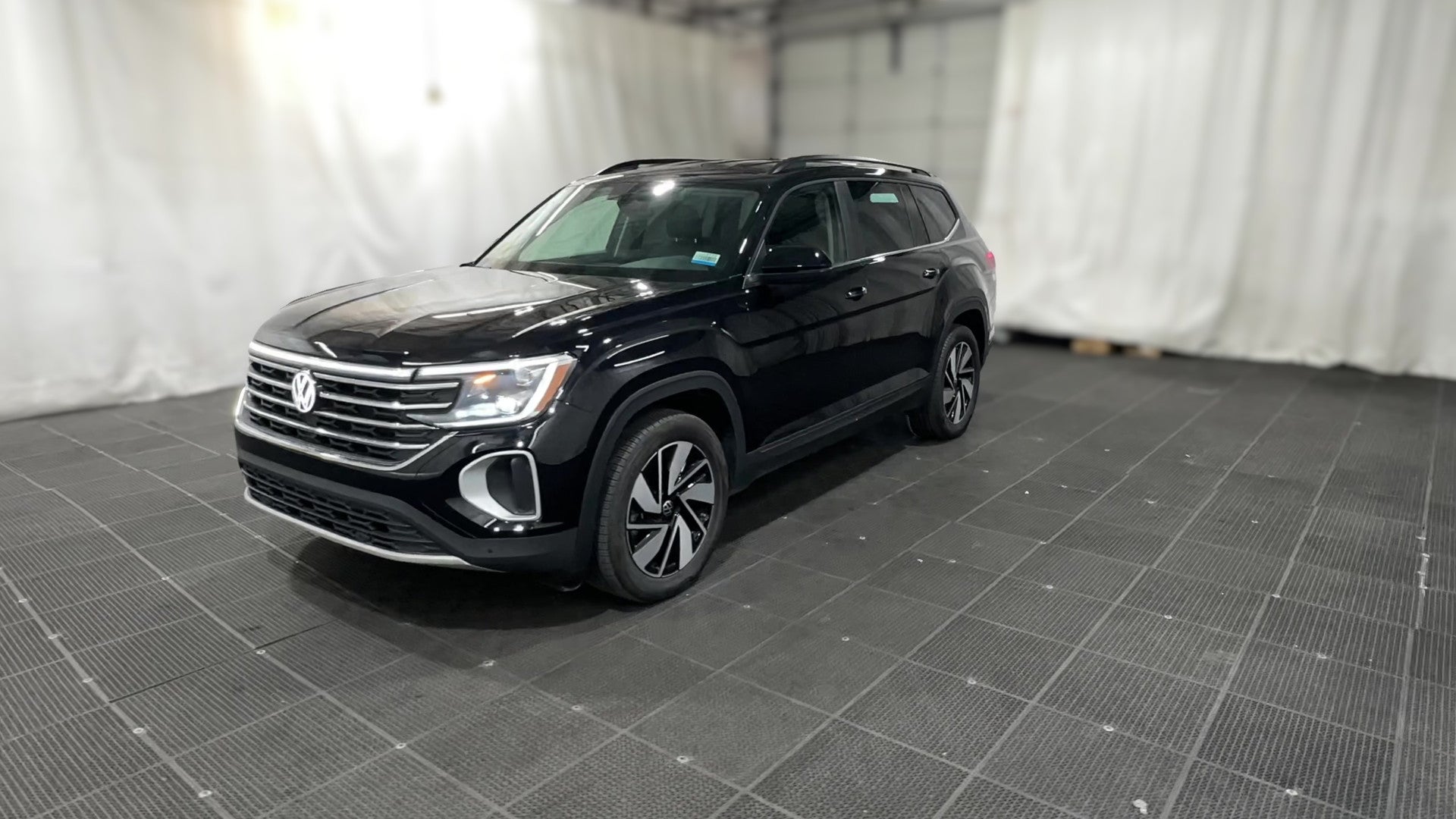 2026 Volkswagen Atlas vehicle photo