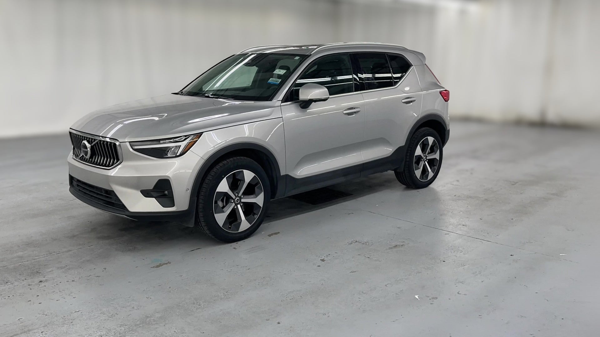 2025 Volvo XC40 vehicle photo