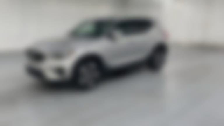 2025 Volvo XC40 vehicle photo