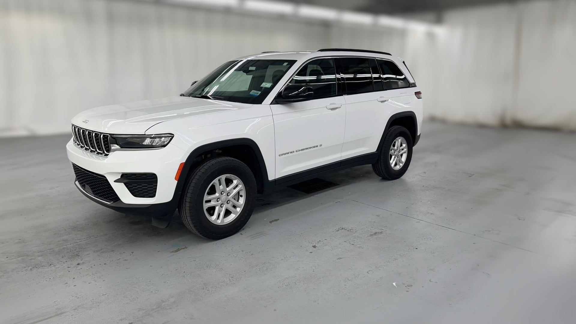 2025 Jeep Grand Cherokee vehicle photo