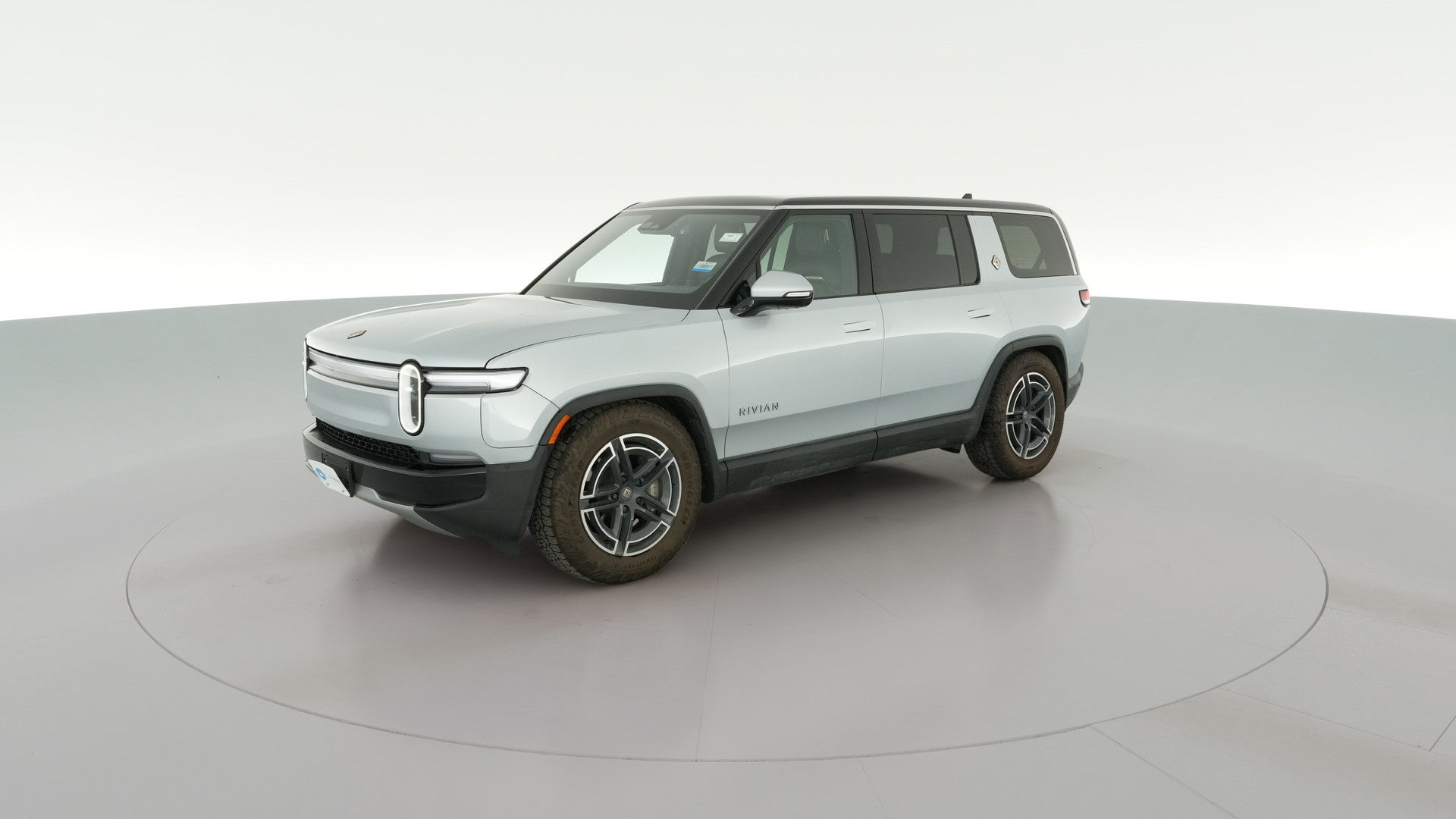 2025 Rivian R1S vehicle photo