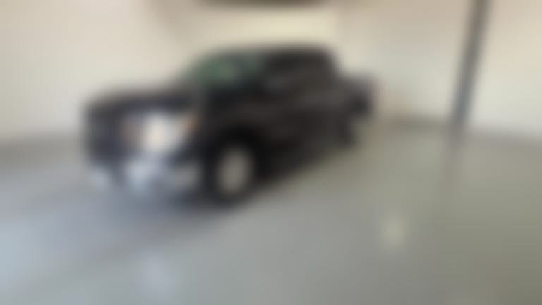 2019 Nissan Titan Crew Cab vehicle photo