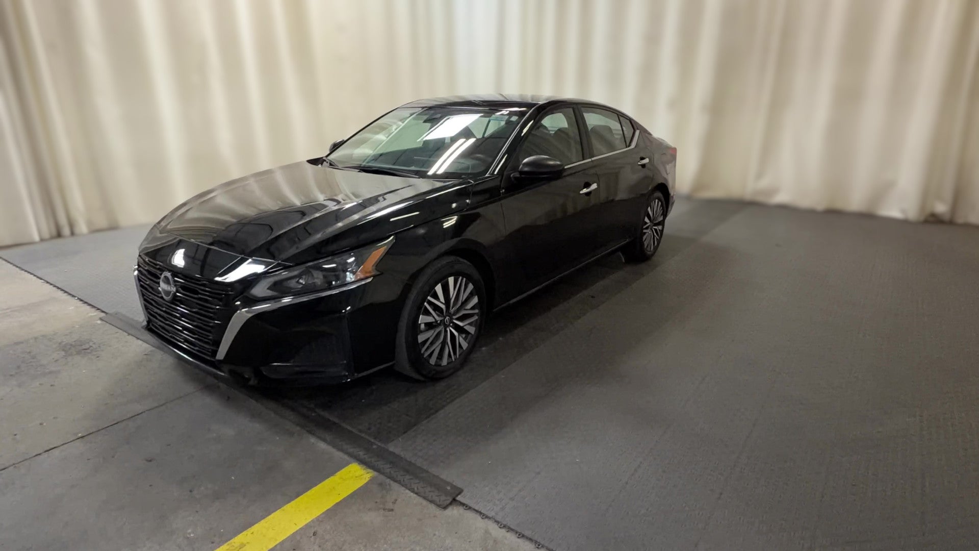 2025 Nissan Altima vehicle photo