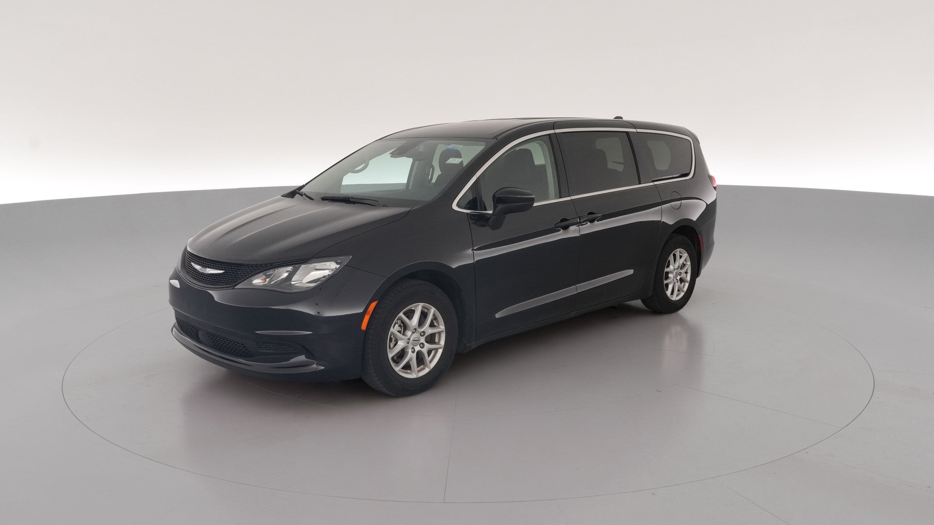2023 Chrysler Voyager vehicle photo