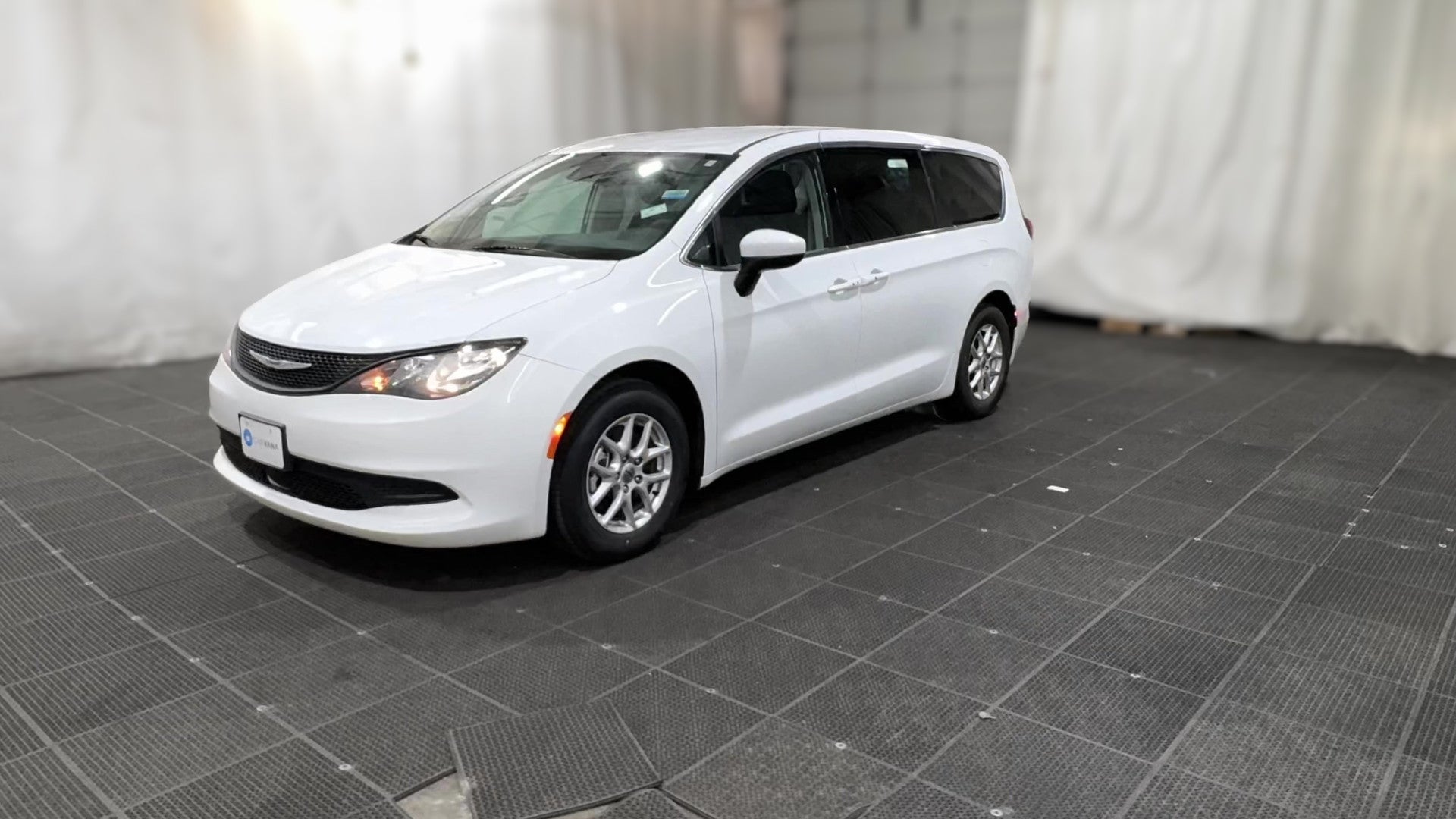 2023 Chrysler Voyager vehicle photo