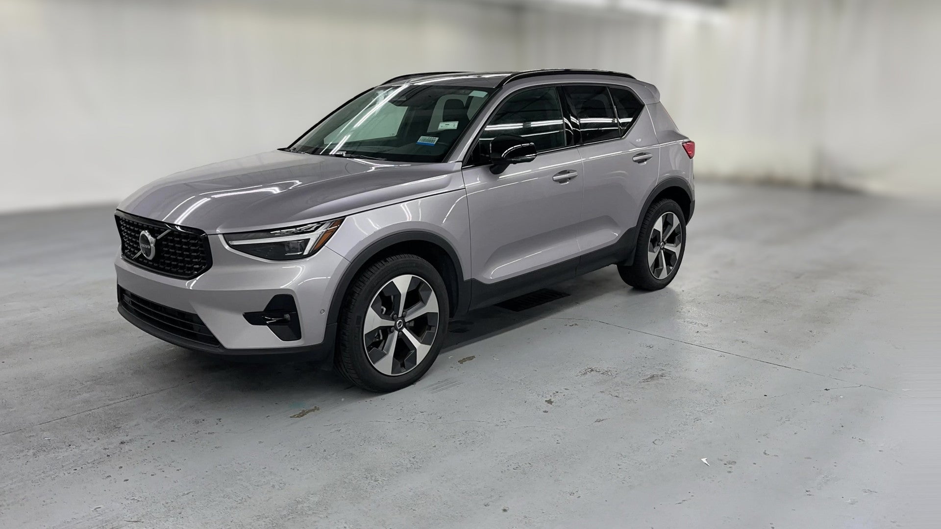 2026 Volvo XC40 vehicle photo