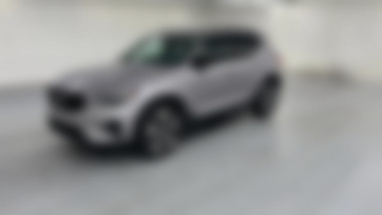 2026 Volvo XC40 vehicle photo