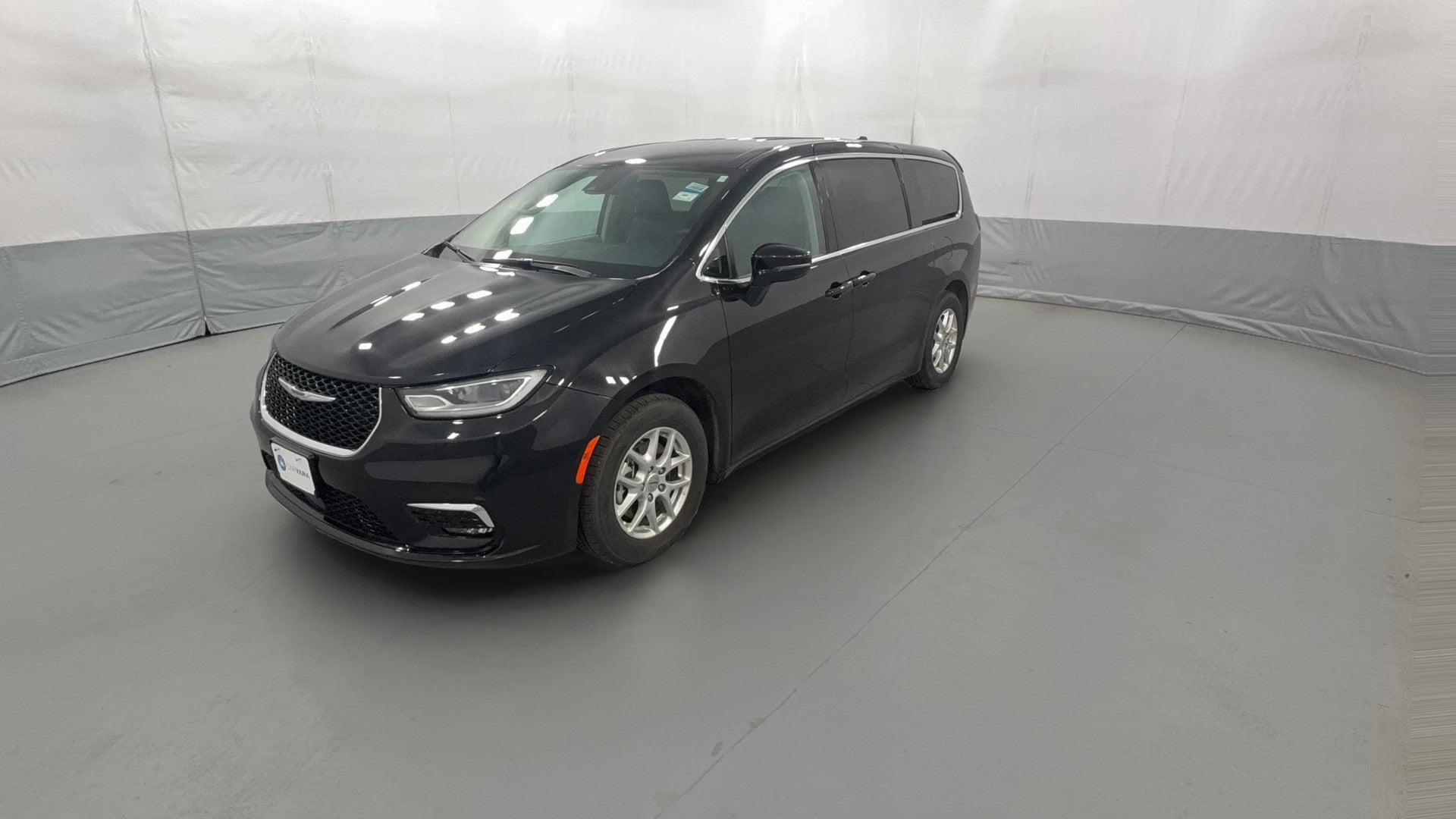2024 Chrysler Pacifica vehicle photo