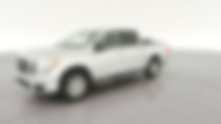 2018 Nissan Titan Crew Cab vehicle photo