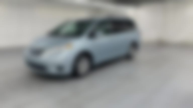 2017 Toyota Sienna vehicle photo