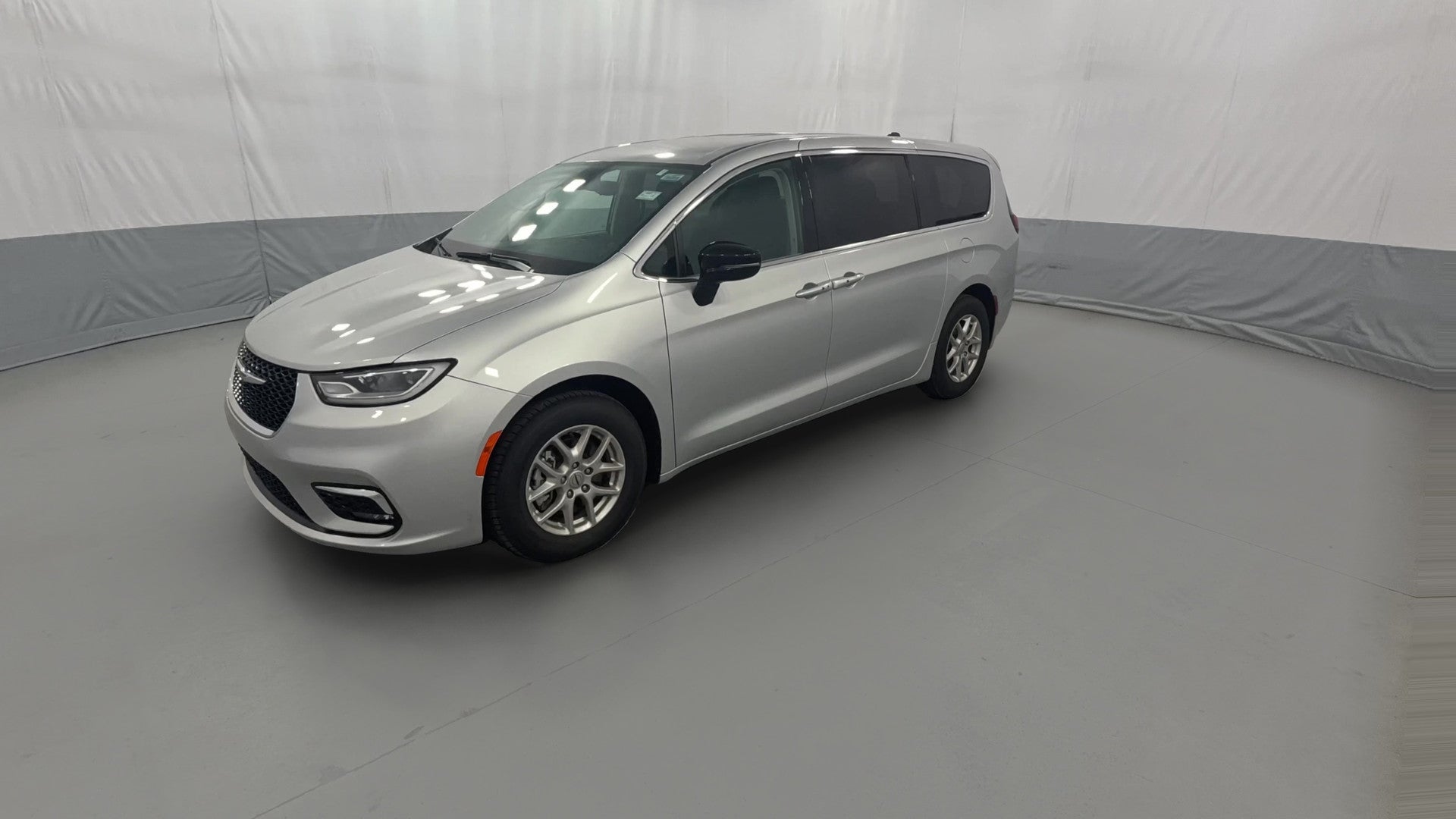 2024 Chrysler Pacifica vehicle photo