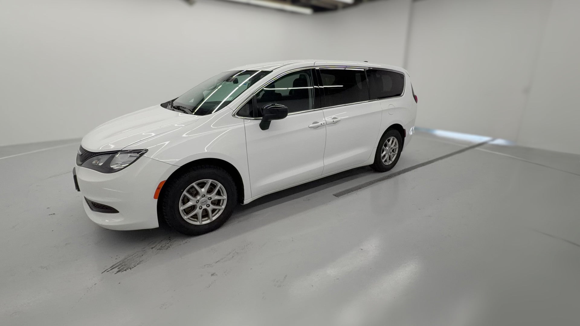 2024 Chrysler Voyager vehicle photo