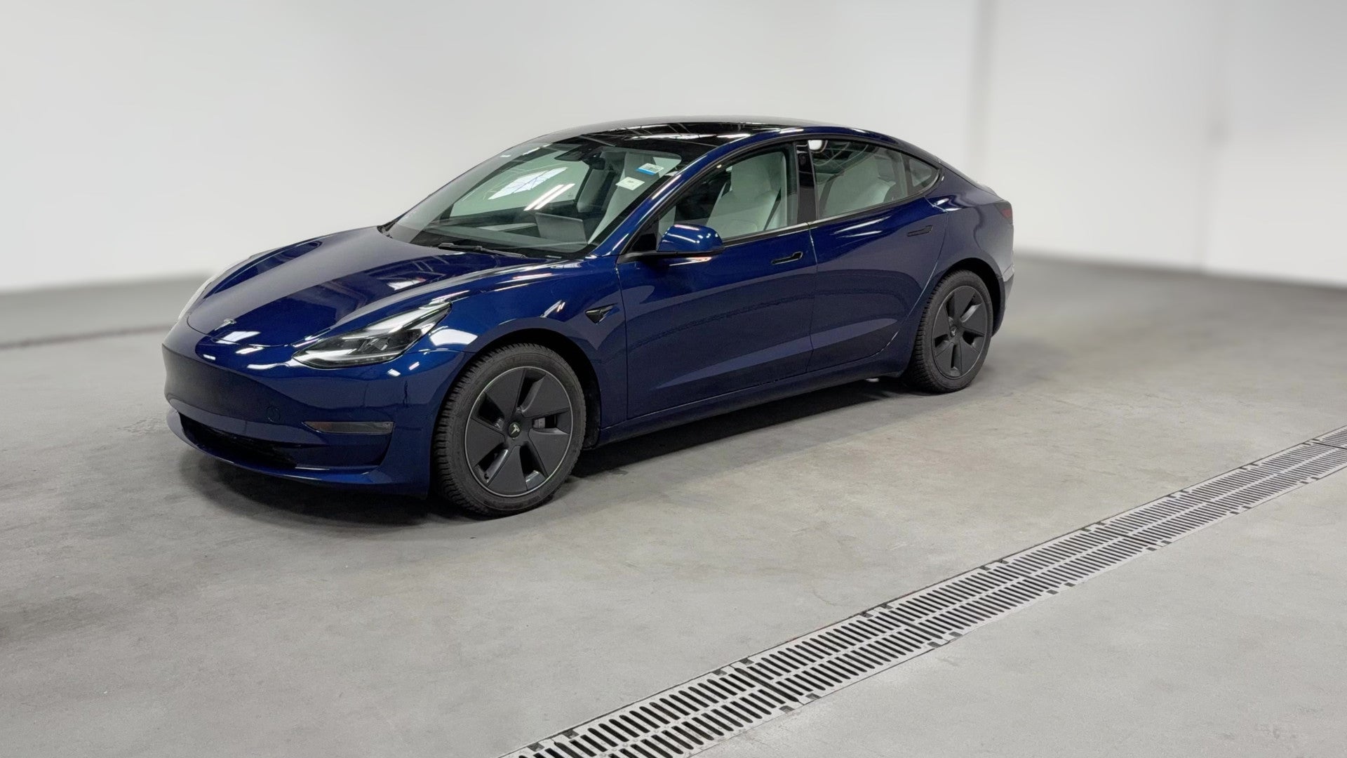 2023 Tesla Model 3 vehicle photo