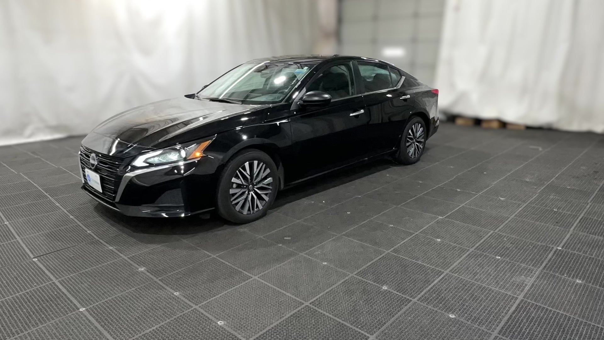 2025 Nissan Altima vehicle photo