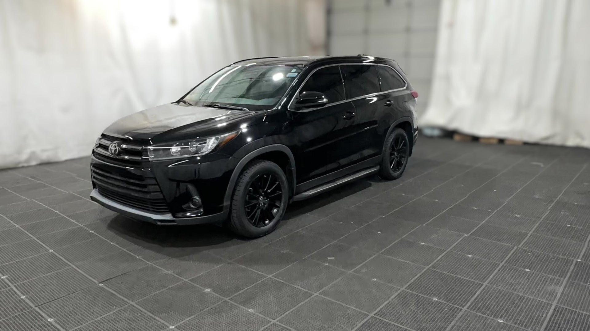 2019 Toyota Highlander vehicle photo