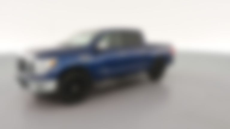 2017 Nissan Titan Crew Cab vehicle photo