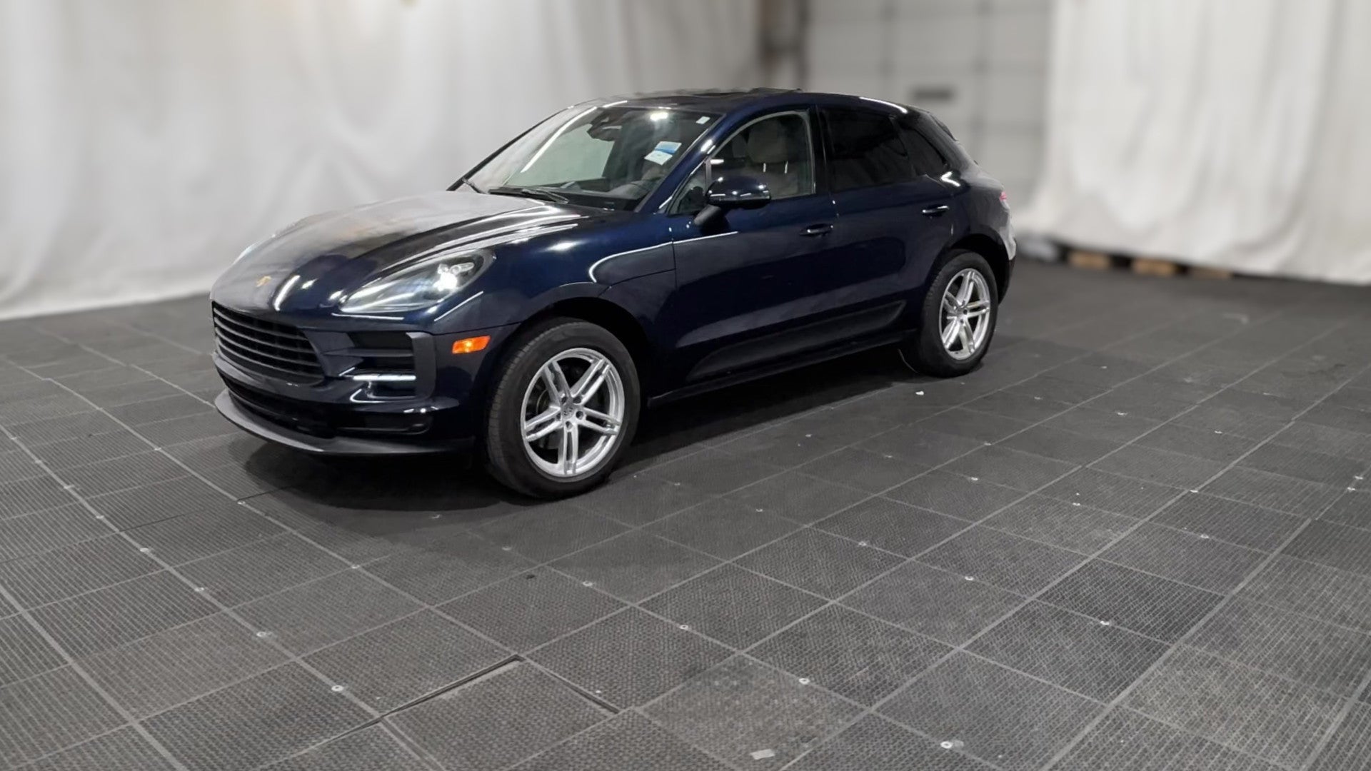 2020 Porsche Macan vehicle photo