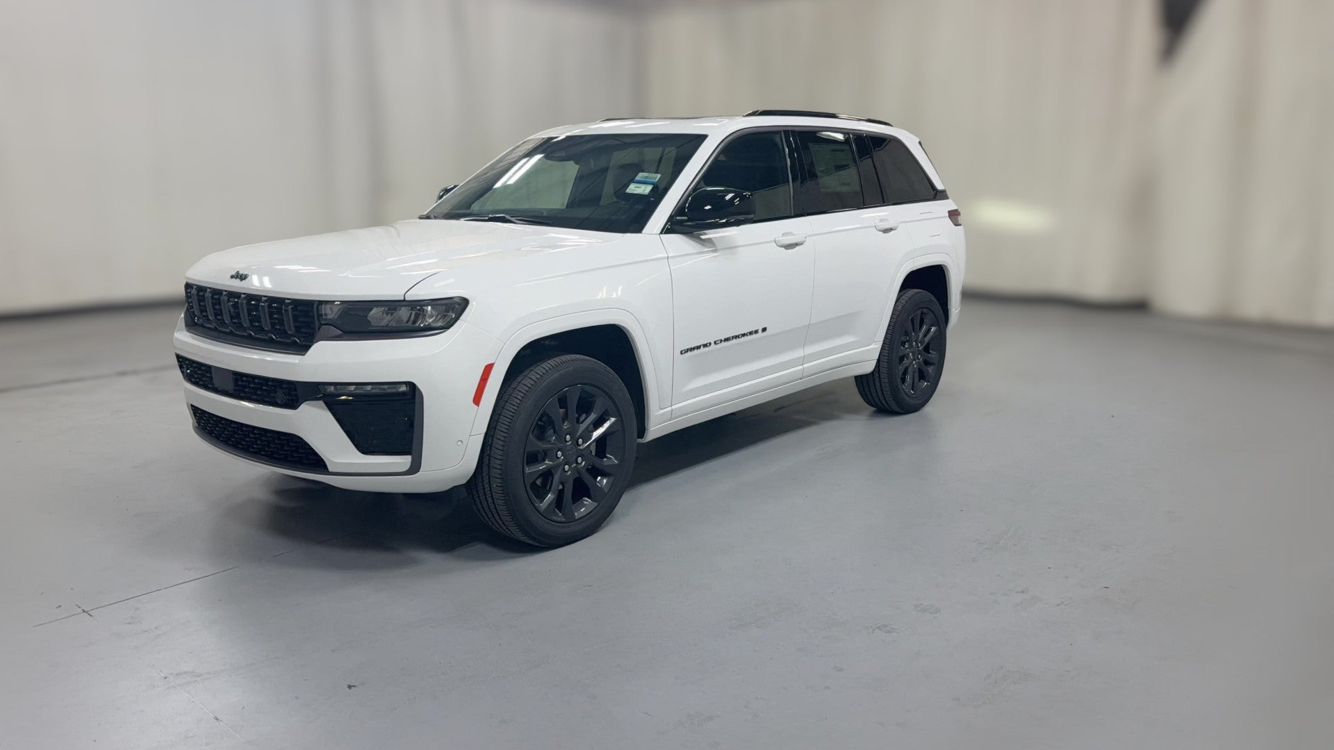 2026 Jeep Grand Cherokee vehicle photo