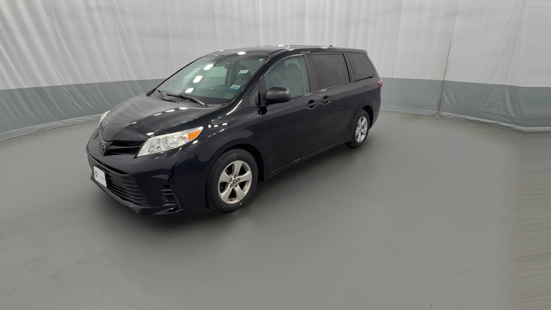 2019 Toyota Sienna vehicle photo