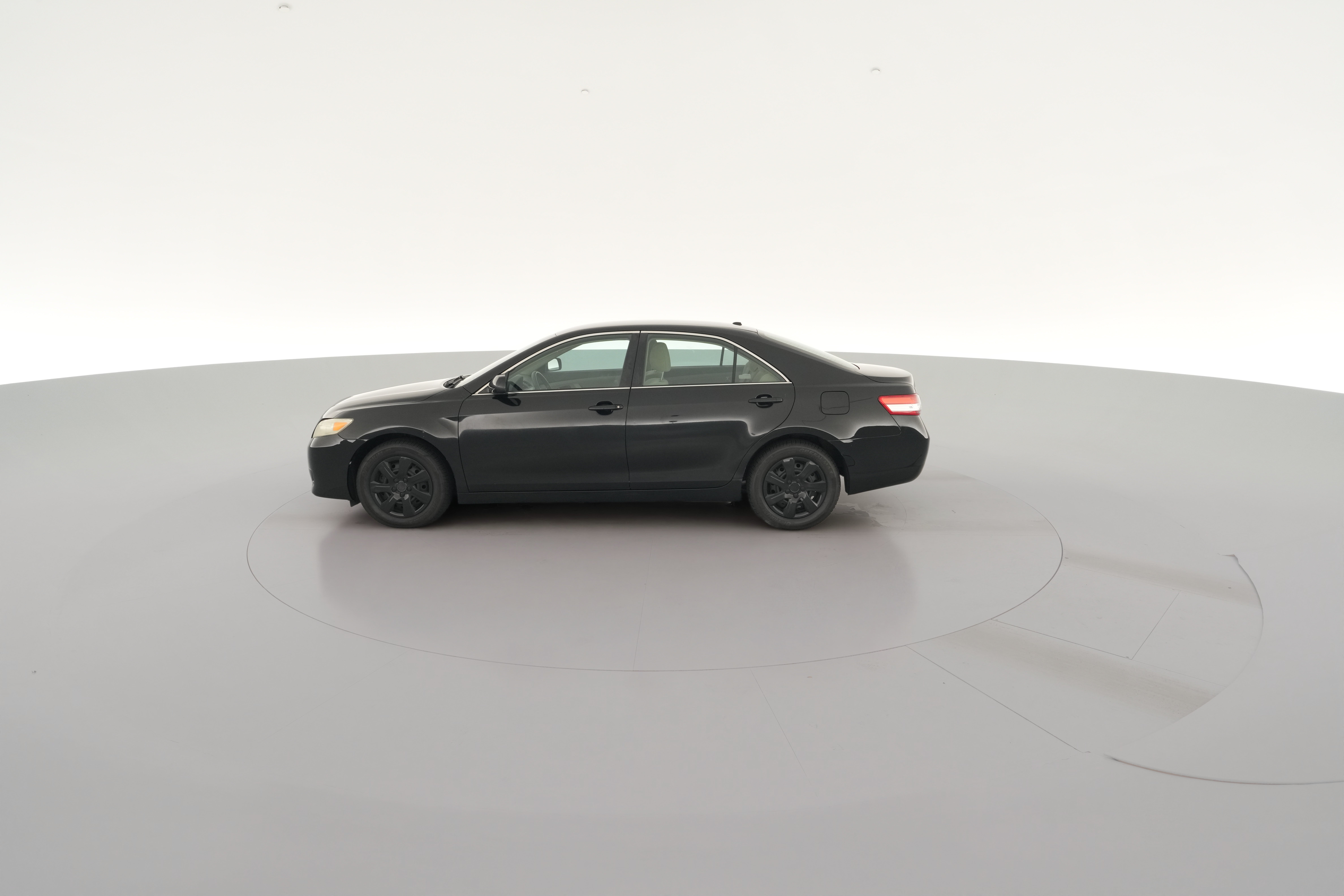 2010 Toyota Camry LE - Photo 21
