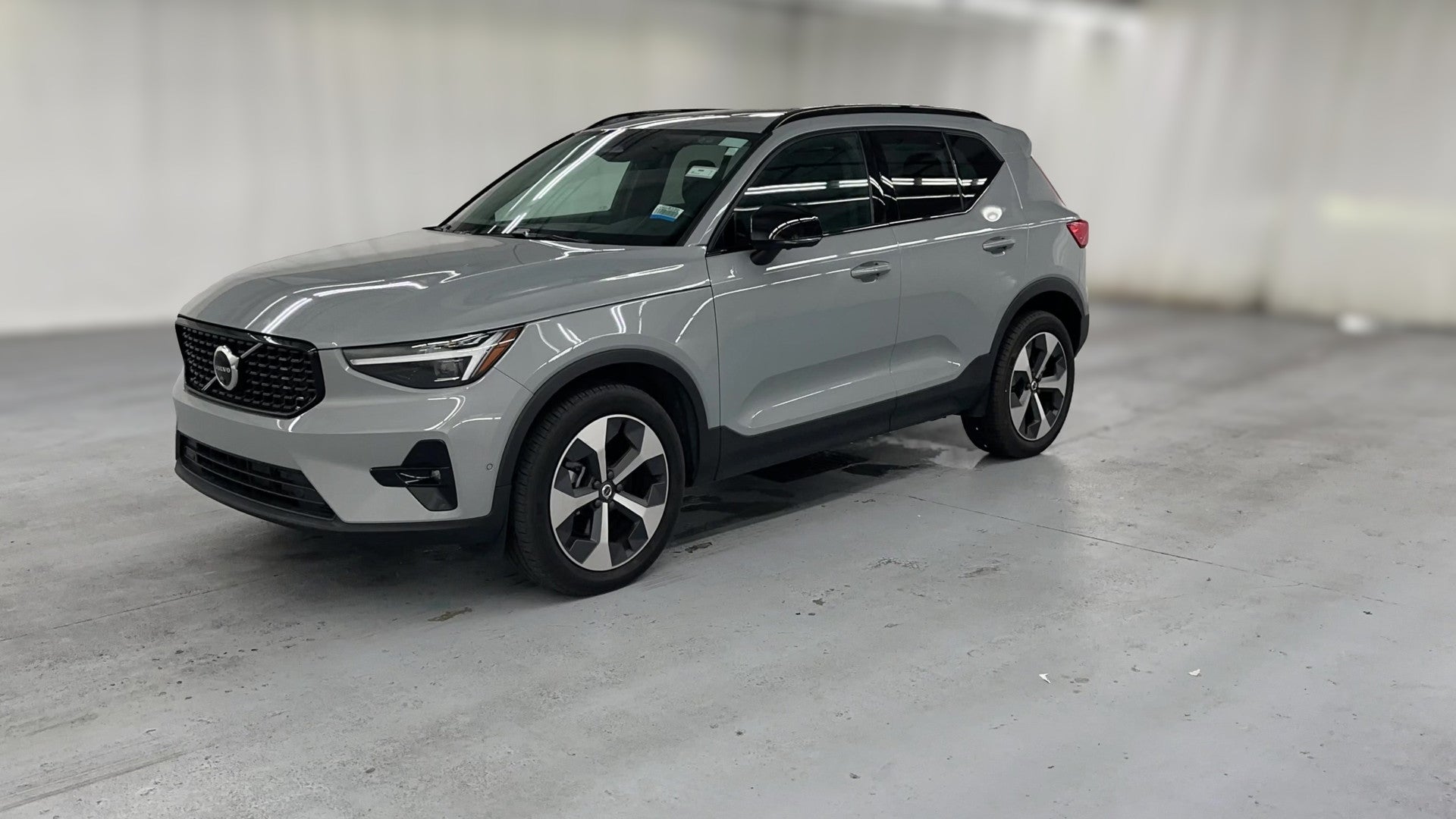 2026 Volvo XC40 vehicle photo