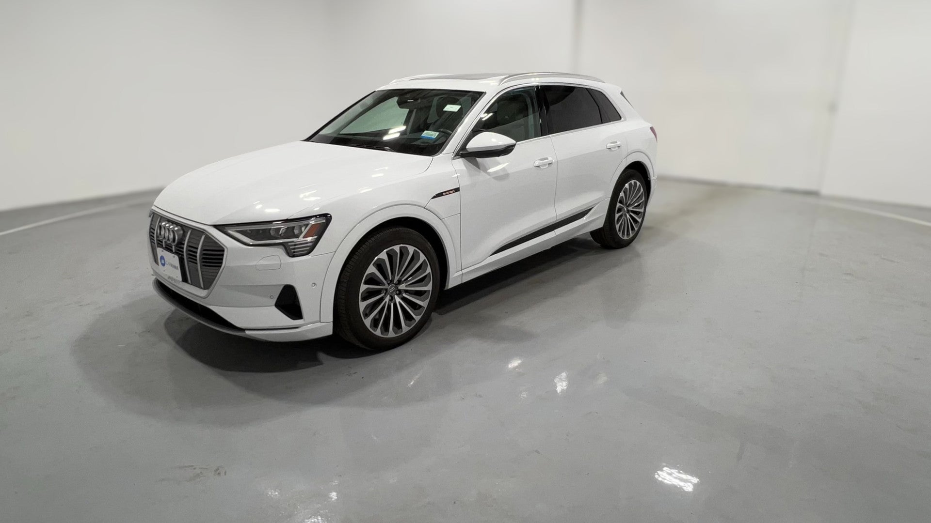 2019 Audi e-tron vehicle photo