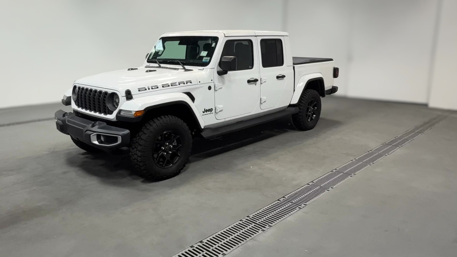 2025 Jeep Gladiator vehicle photo