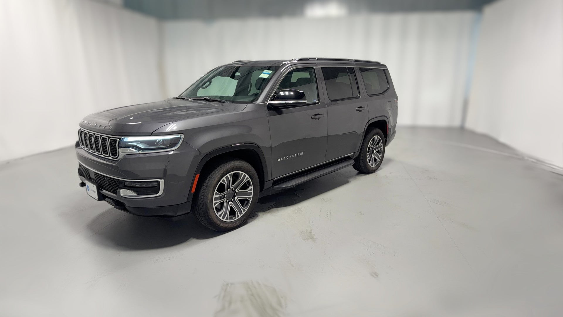 2023 Jeep Wagoneer vehicle photo