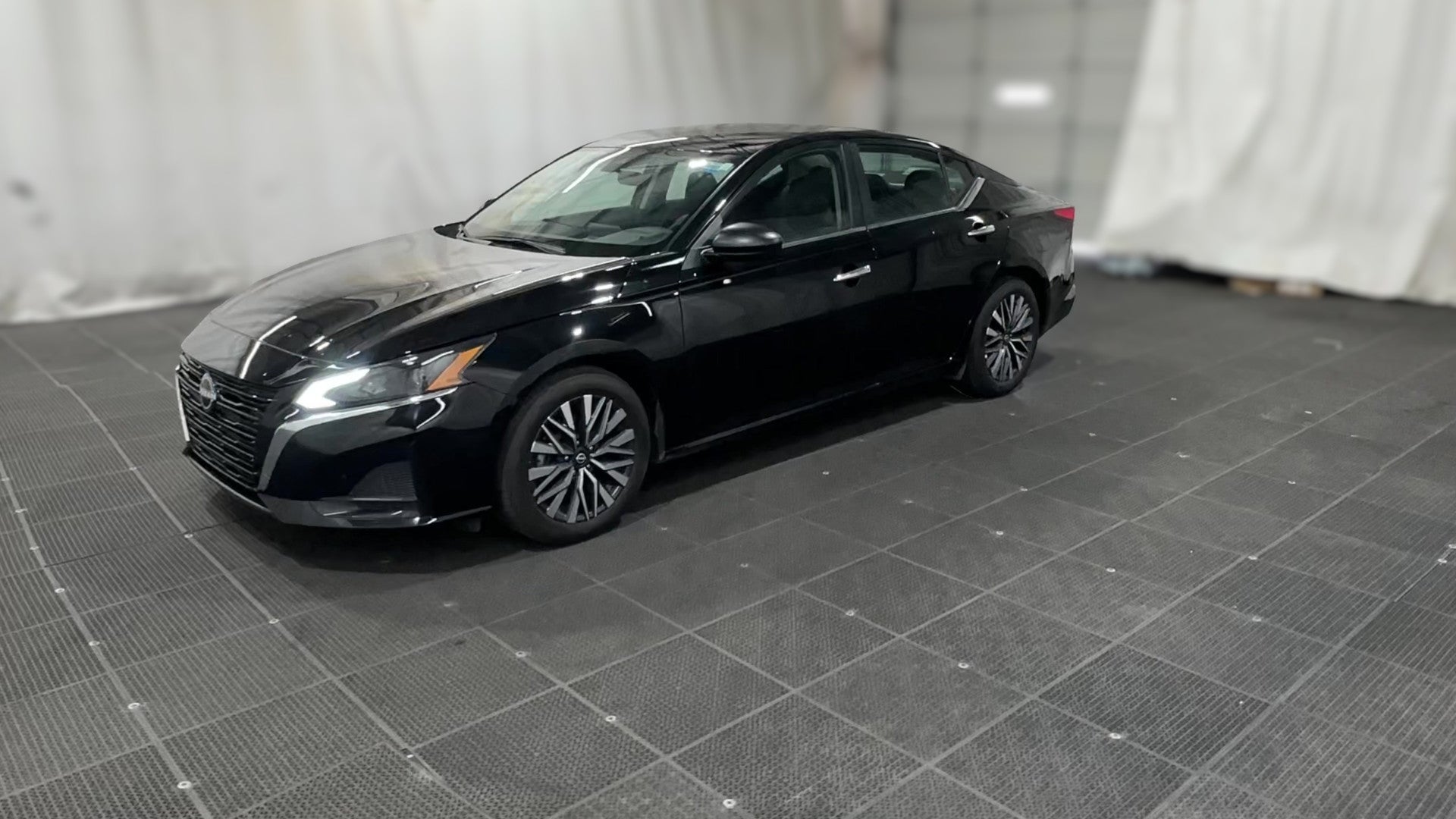 2025 Nissan Altima vehicle photo