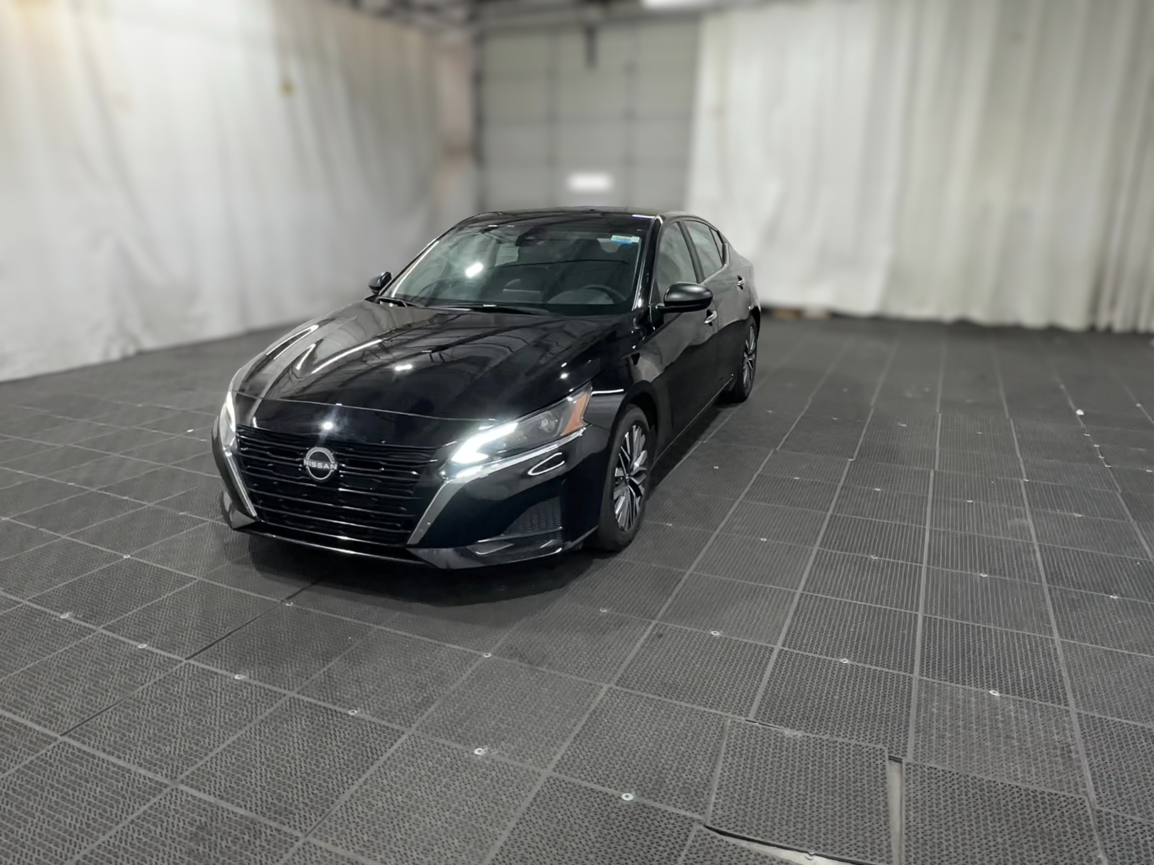 2025 Nissan Altima SV - Photo 21