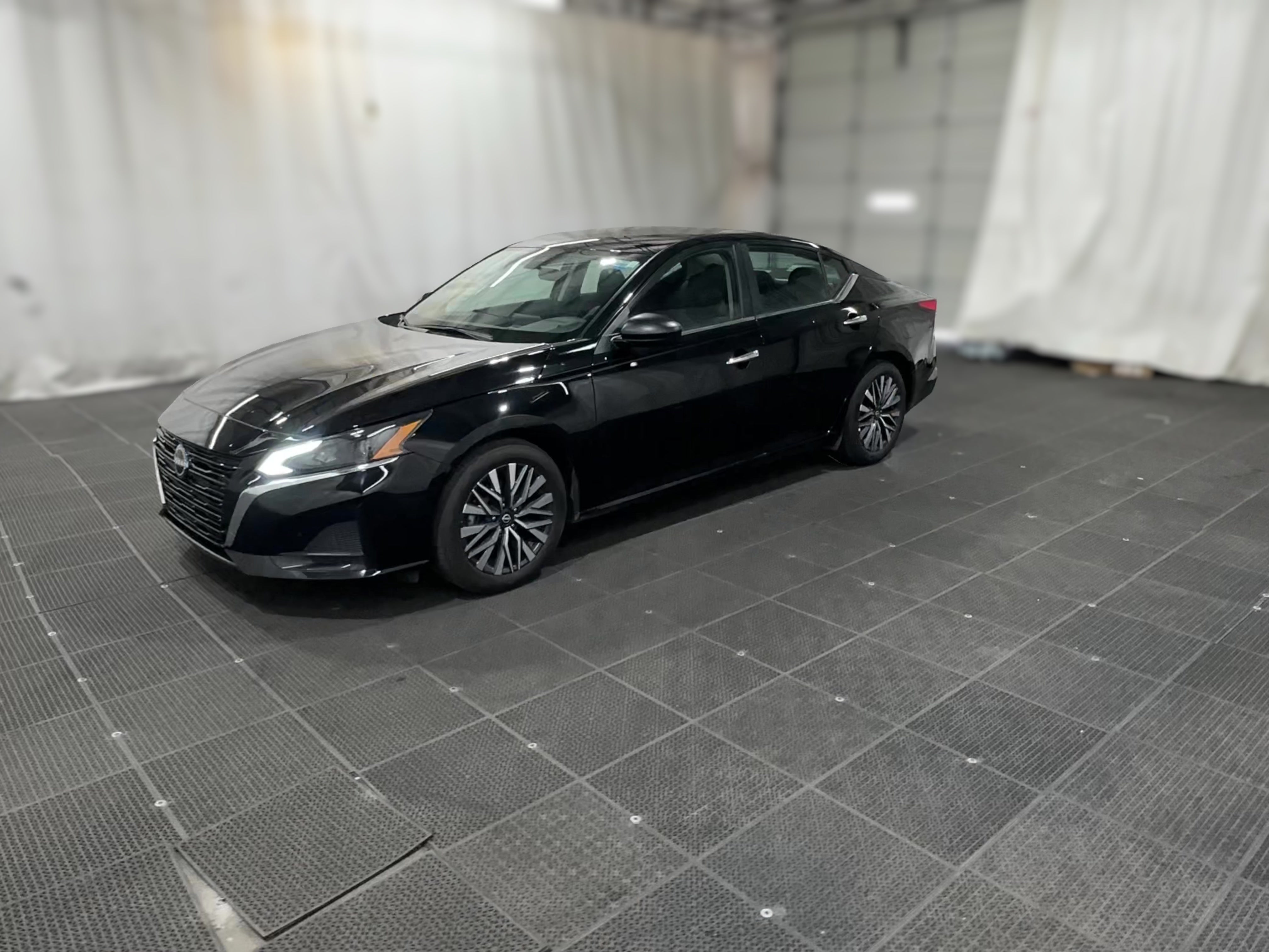 2025 Nissan Altima SV - Photo 22