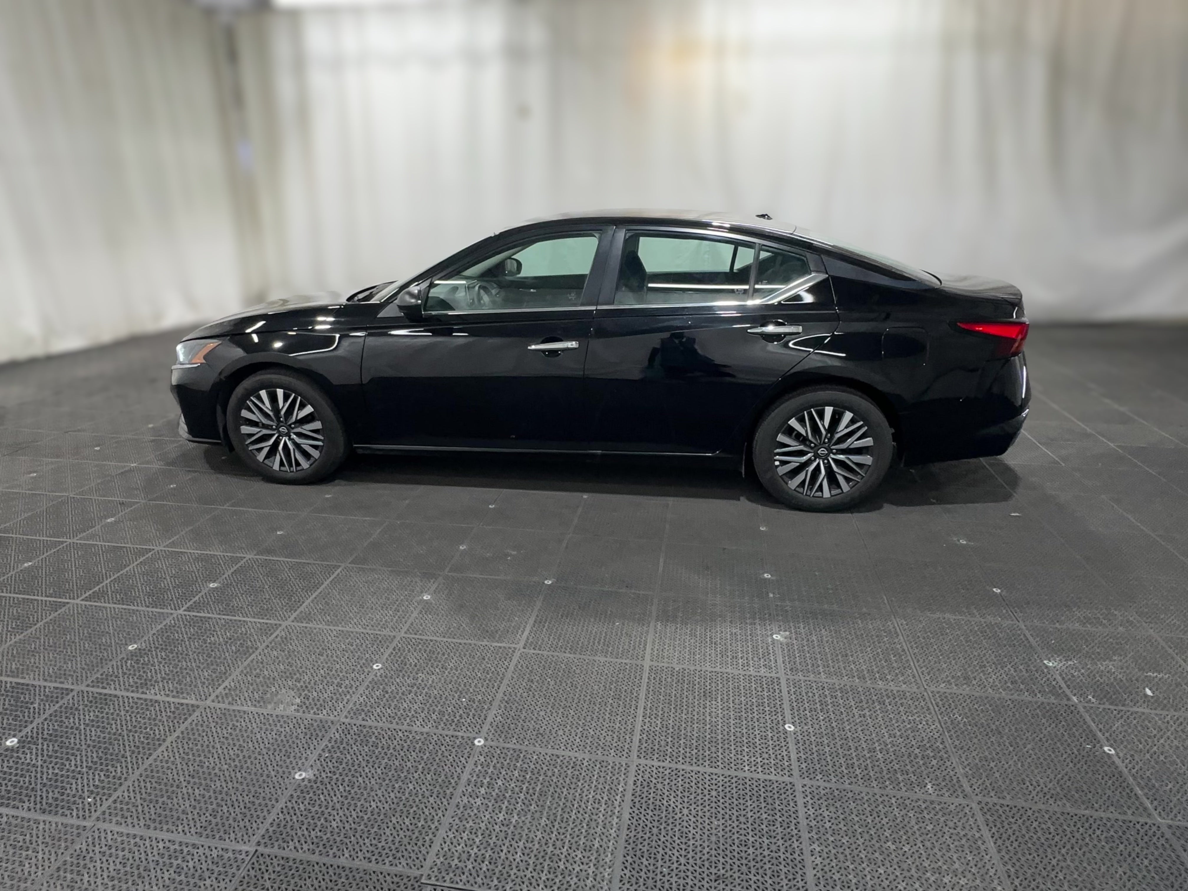2025 Nissan Altima SV - Photo 24