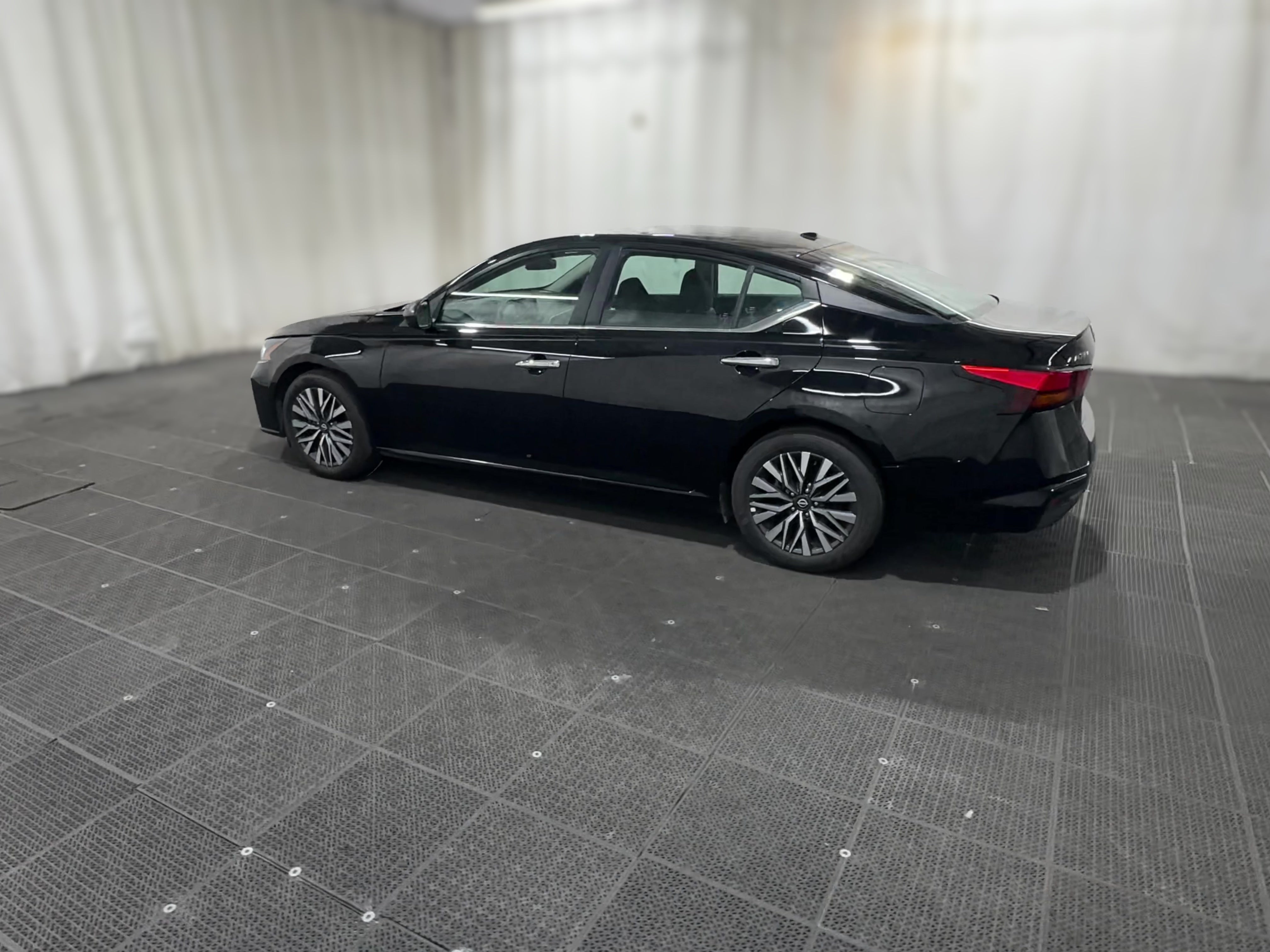 2025 Nissan Altima SV - Photo 25
