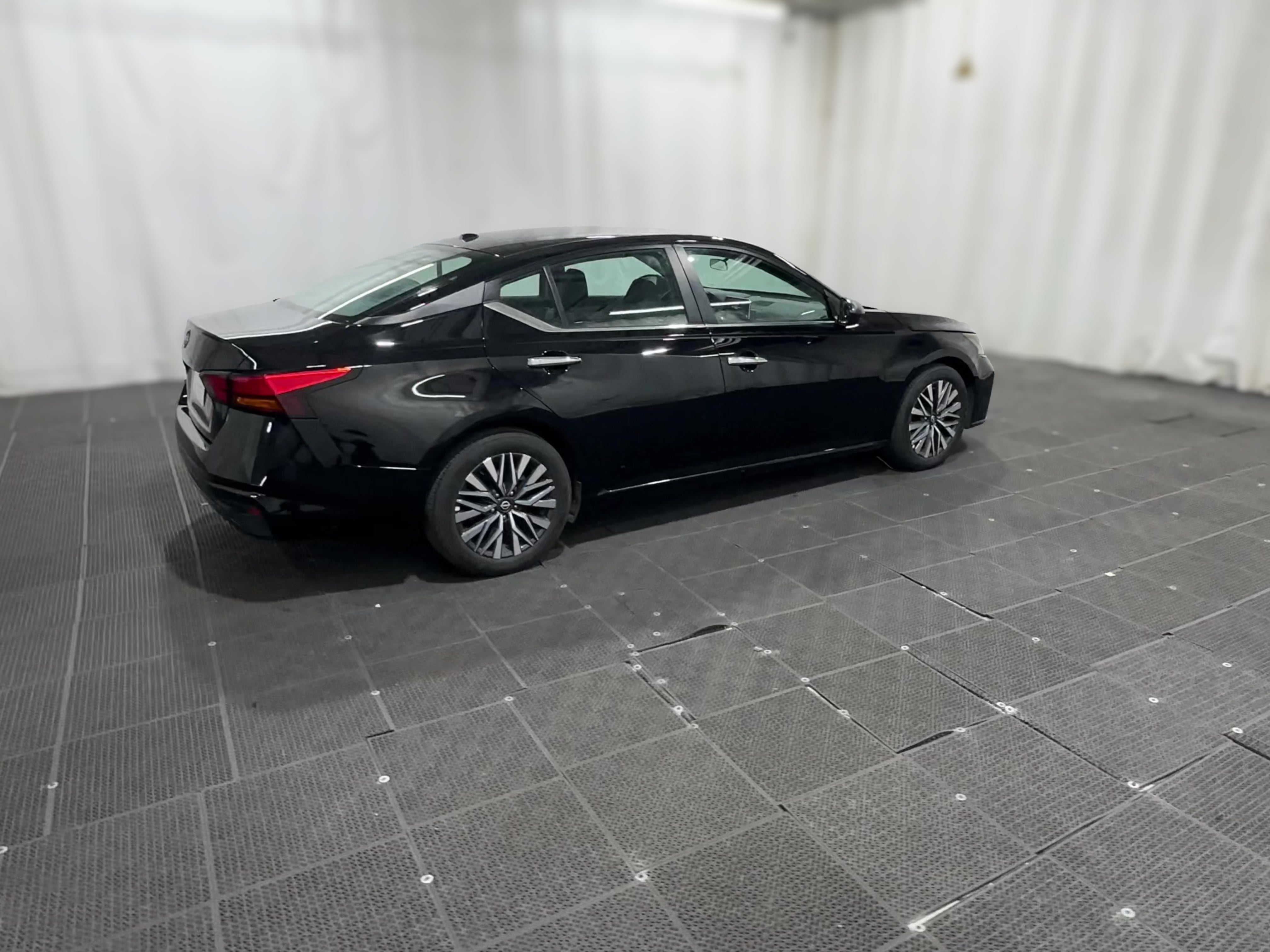 2025 Nissan Altima SV - Photo 30
