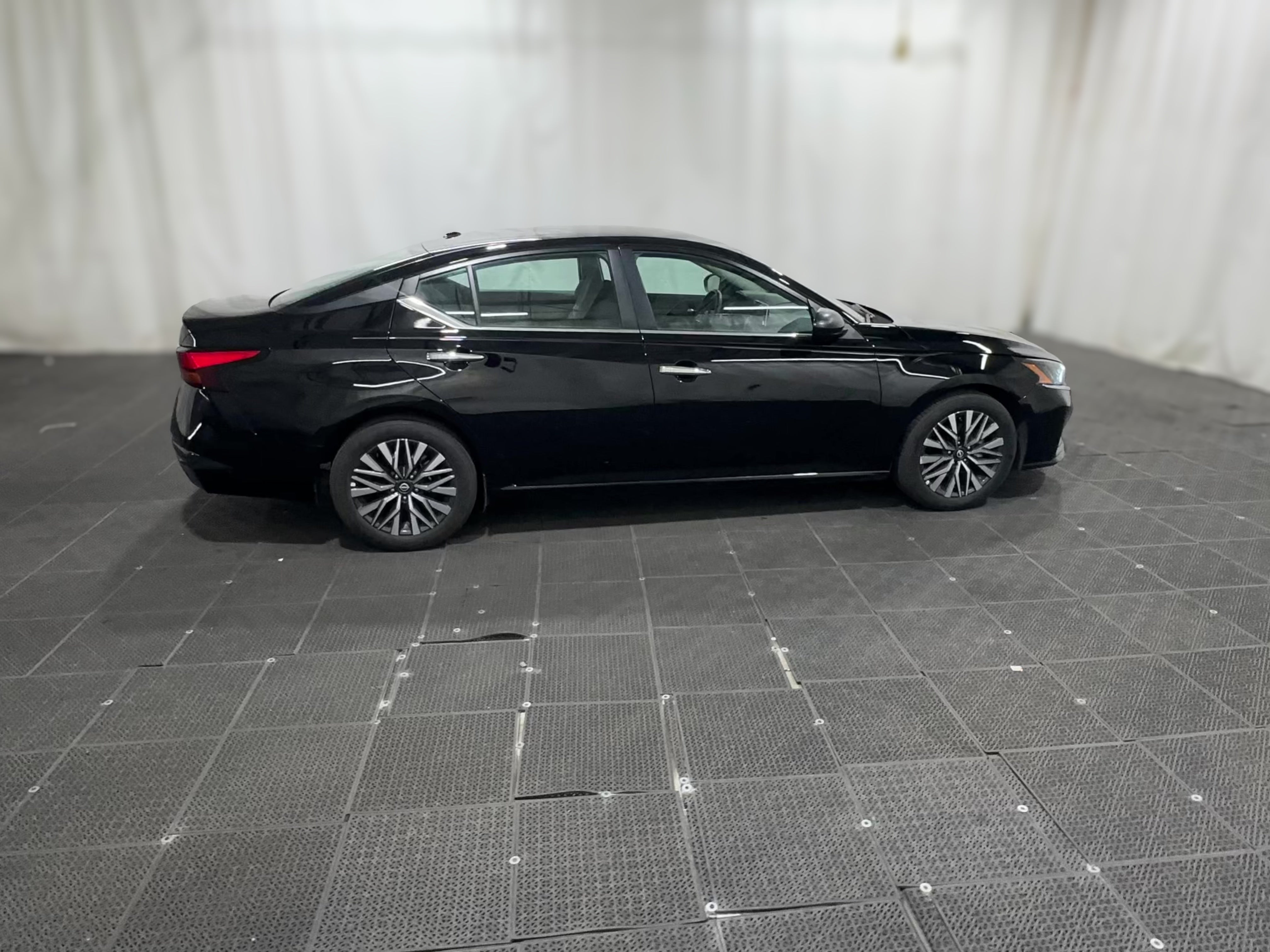 2025 Nissan Altima SV - Photo 31