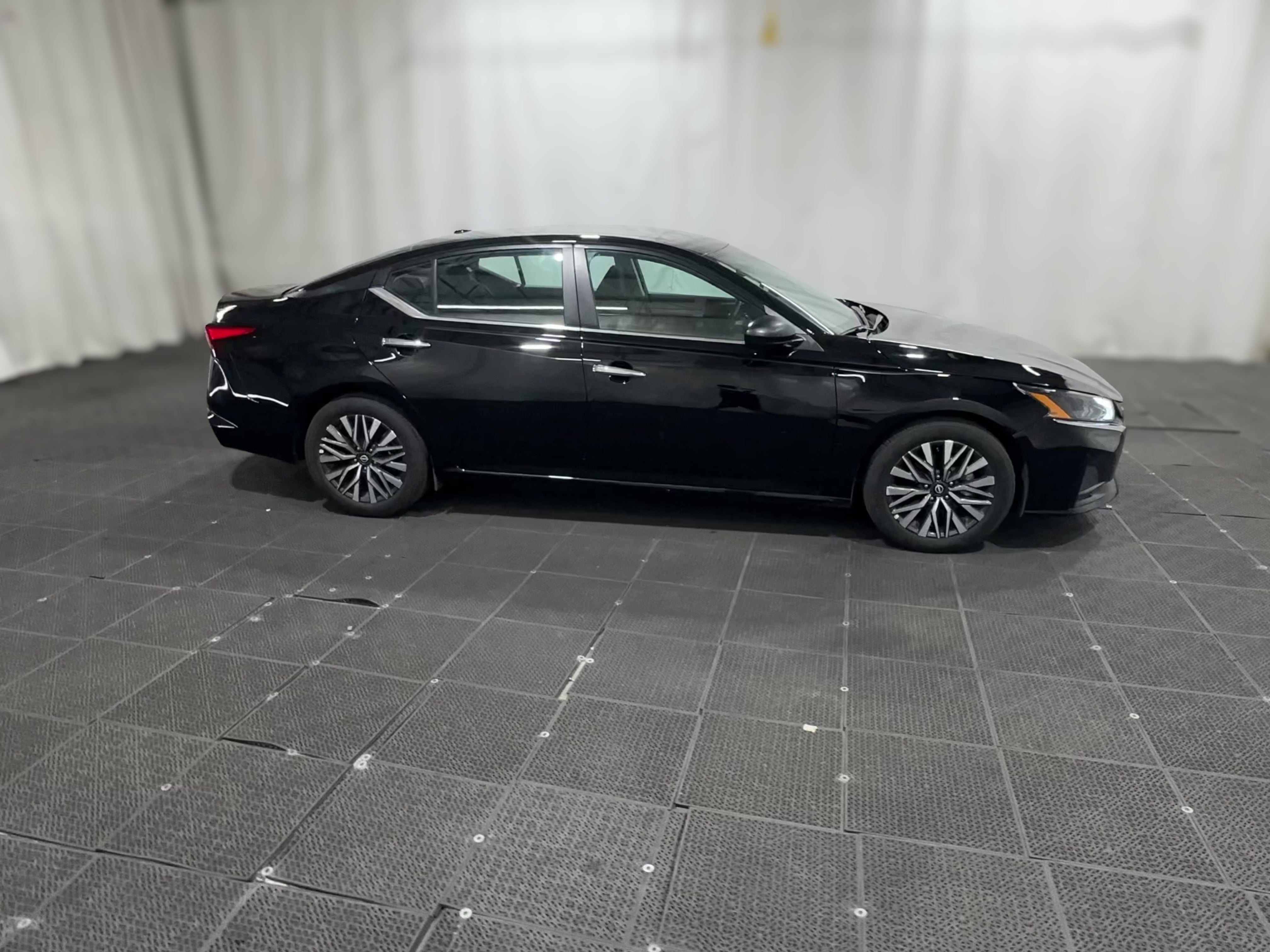 2025 Nissan Altima SV - Photo 32