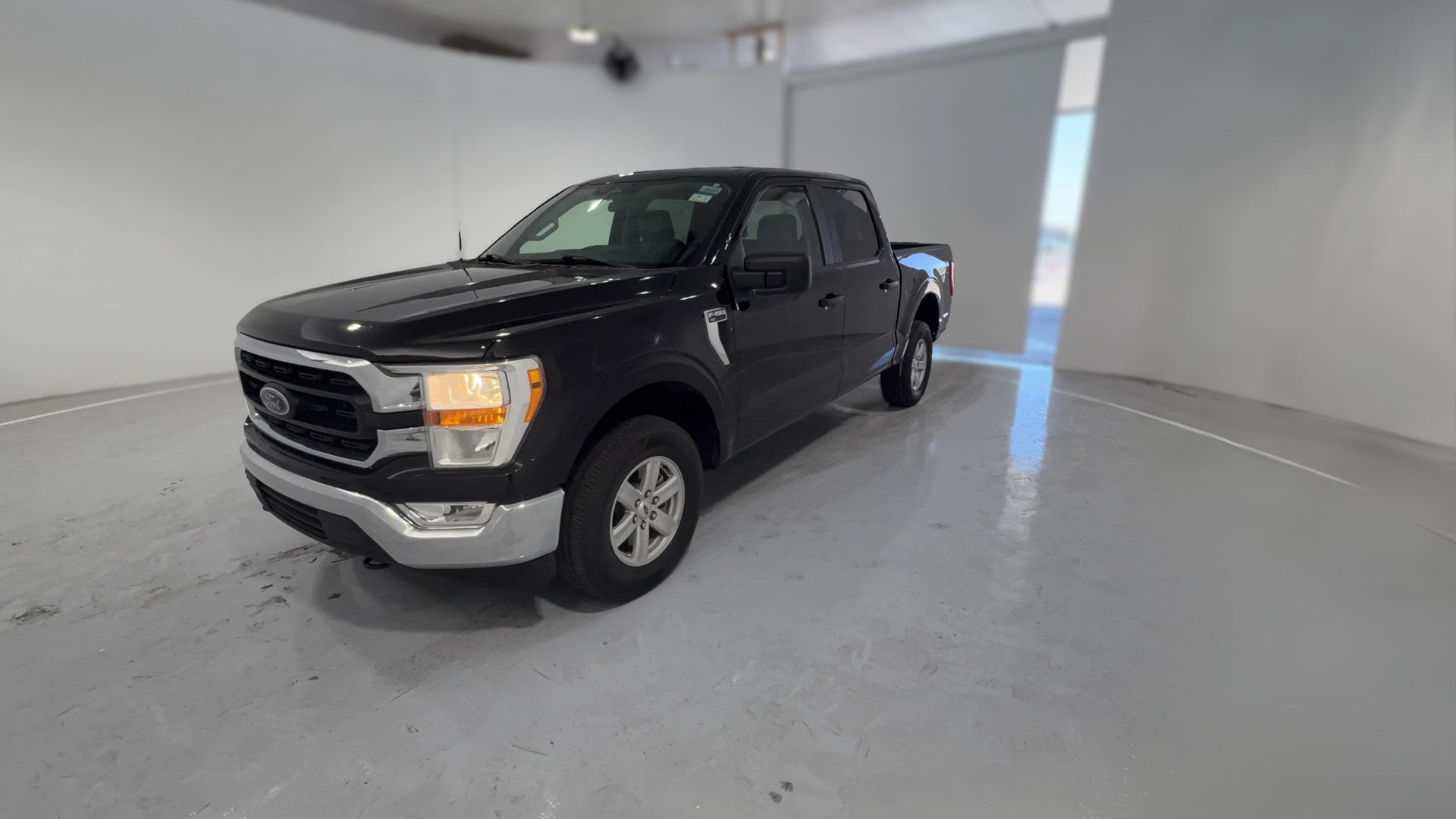 2022 Ford F150 SuperCrew Cab vehicle photo