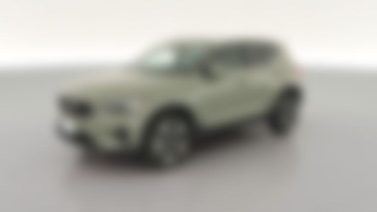 2025 Volvo XC40 vehicle photo